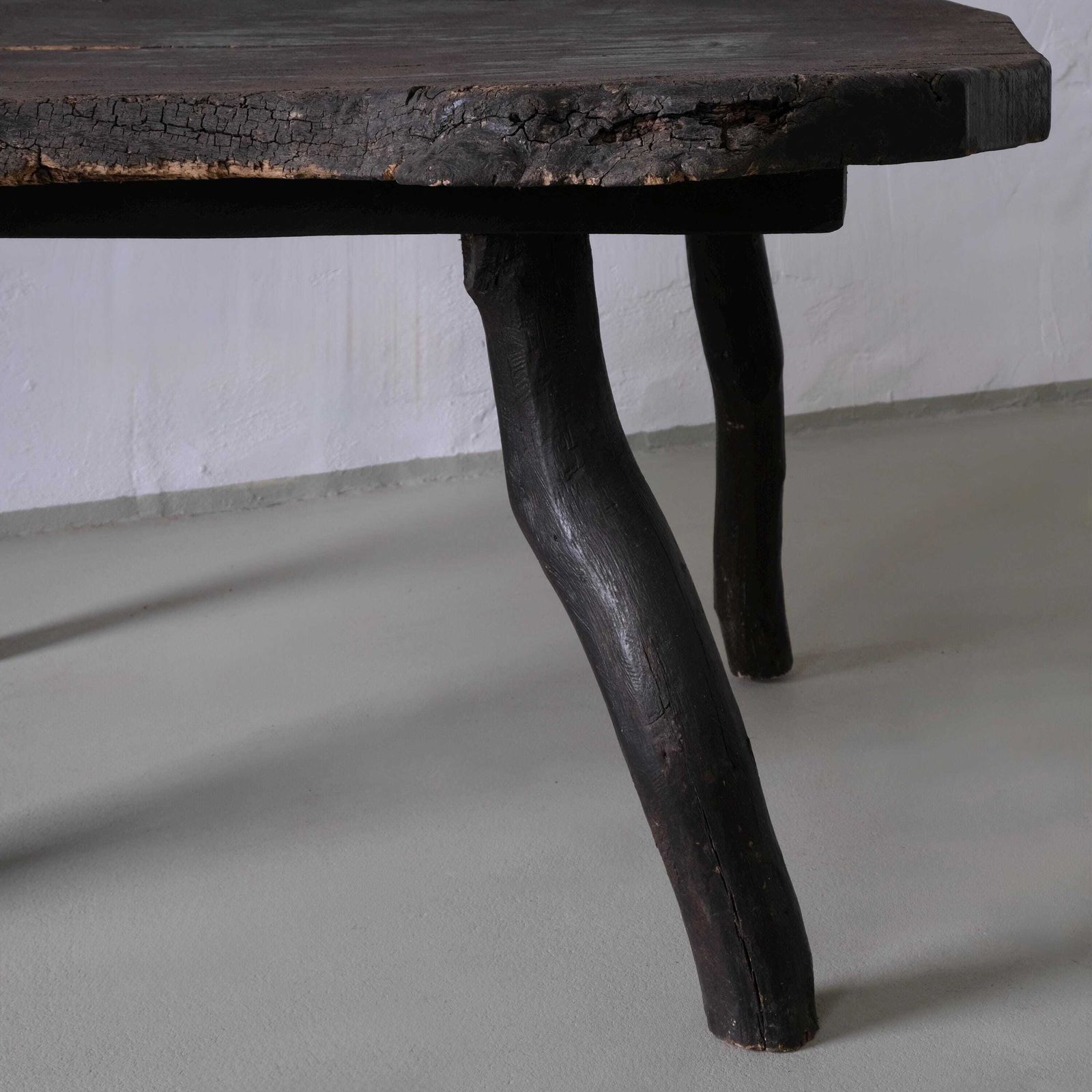 Wabi Sabi Rustiek Donkerhouten Bijzettafel | België | Vintage photo buy