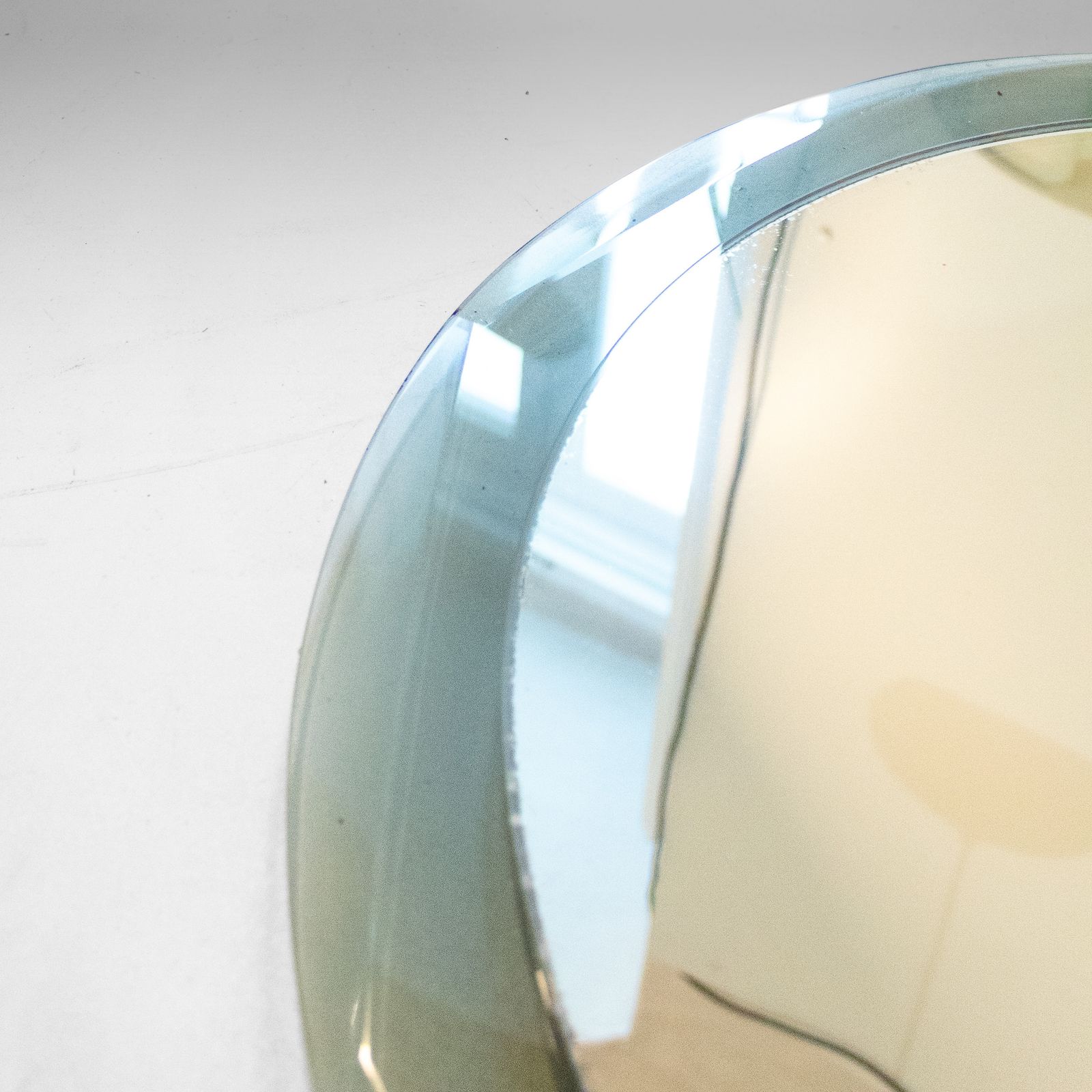 Mid Century Modern Ronde Gelaagde Gerookt Glas Wandspiegel, Attr. Aan Cristal Art photo furniture