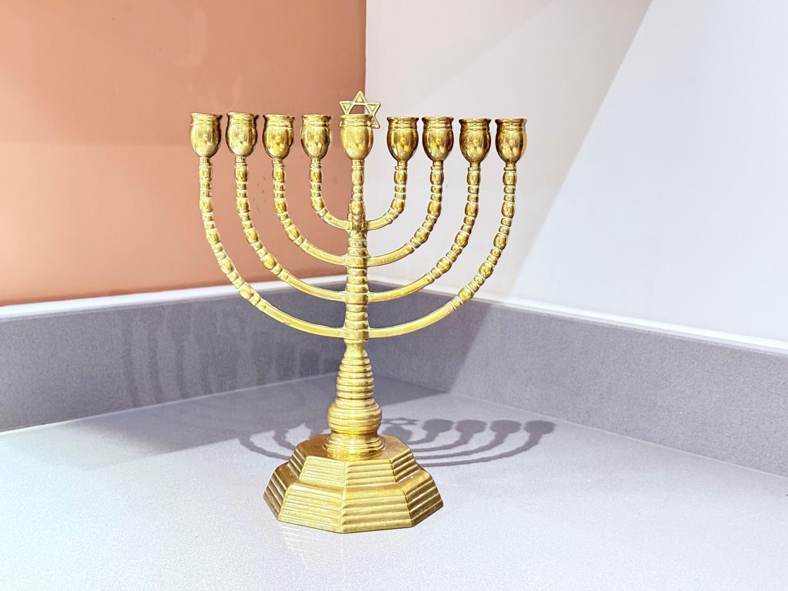 Vintage kandelaars, 9-armige menora, Joods Judaica, gouden kaarsenhouders, messing photo 704.0