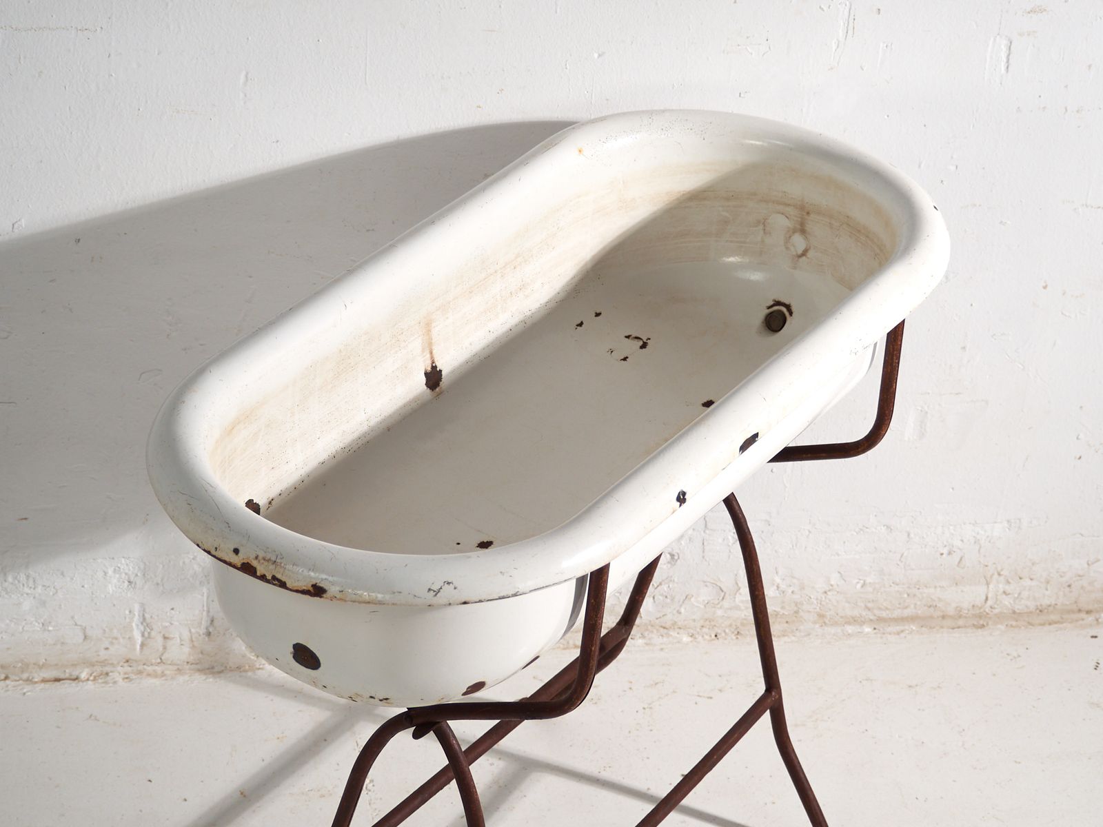 Antique Bathtub In Enamelled Iron – Central Europe, Circa 1950 #5 photo for sale