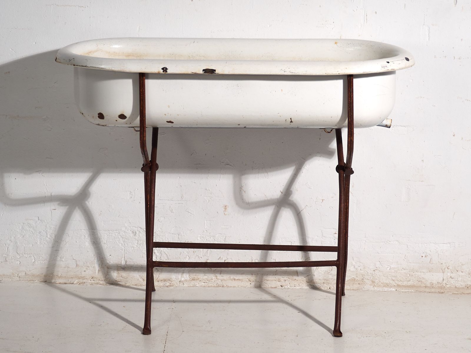 Antique Bathtub In Enamelled Iron – Central Europe, Circa 1950 #5 photo vinterior