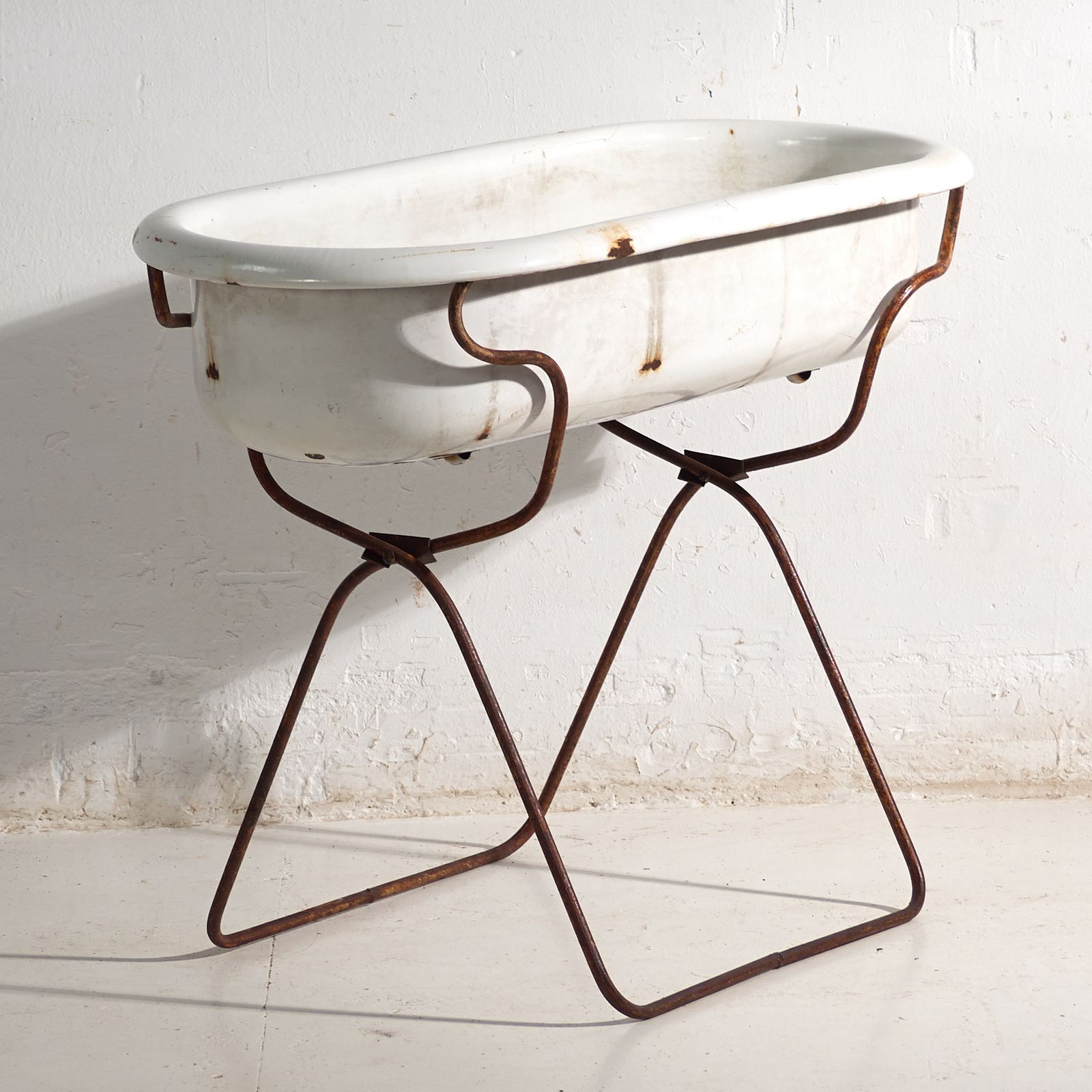 Antique Bathtub In Enamelled Iron – Central Europe, Circa 1950 #2