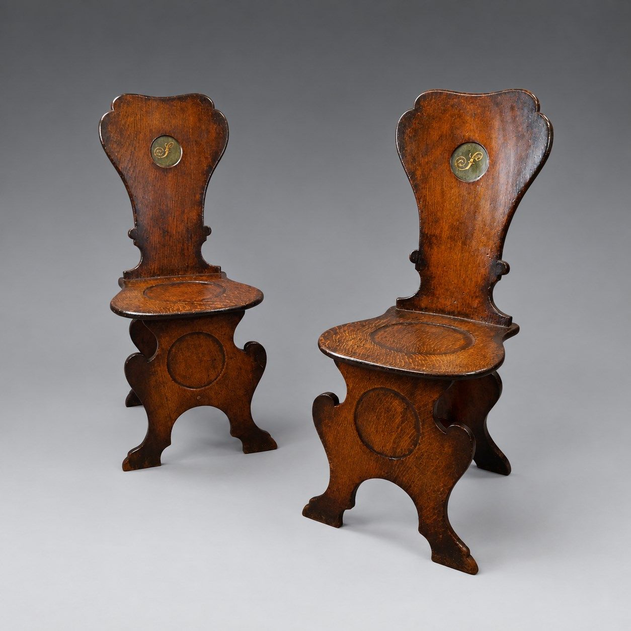 Een paar Sgabello hallenstoelen