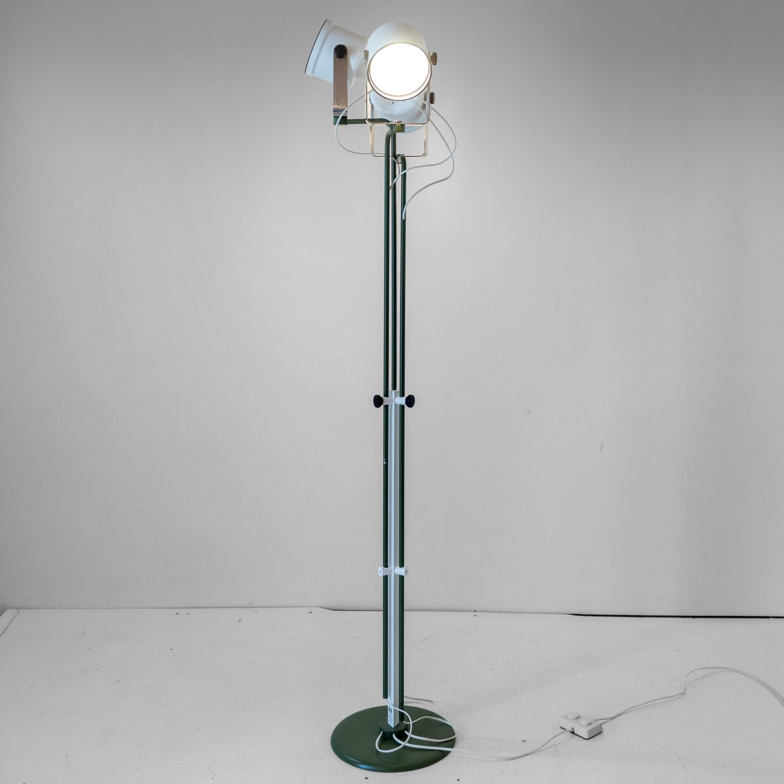 Lampadaire mid-century modern réglable P.L. Brusasco & G. Torretta pour Luci photo for sale