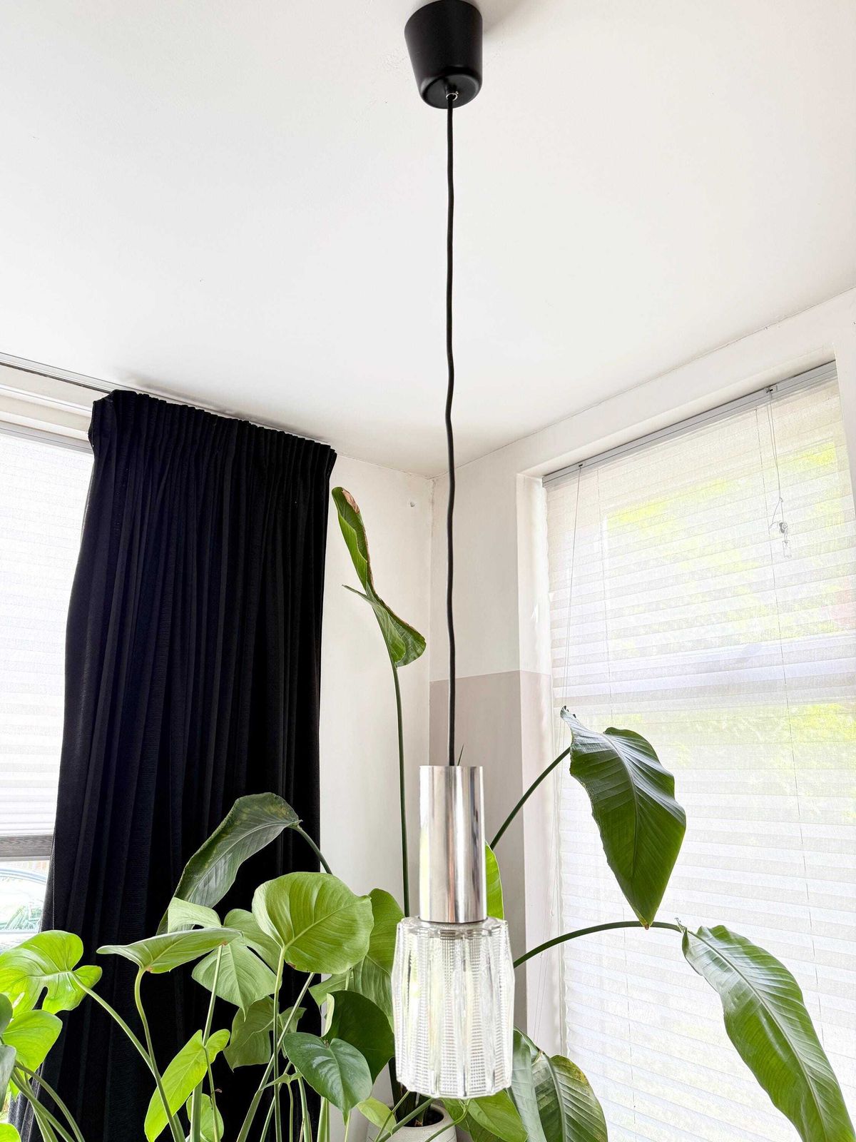 327.0 Vintage Paar Gestructureerde Glazen Hanglampen | Mid-Century Modern, 1960/70s photo