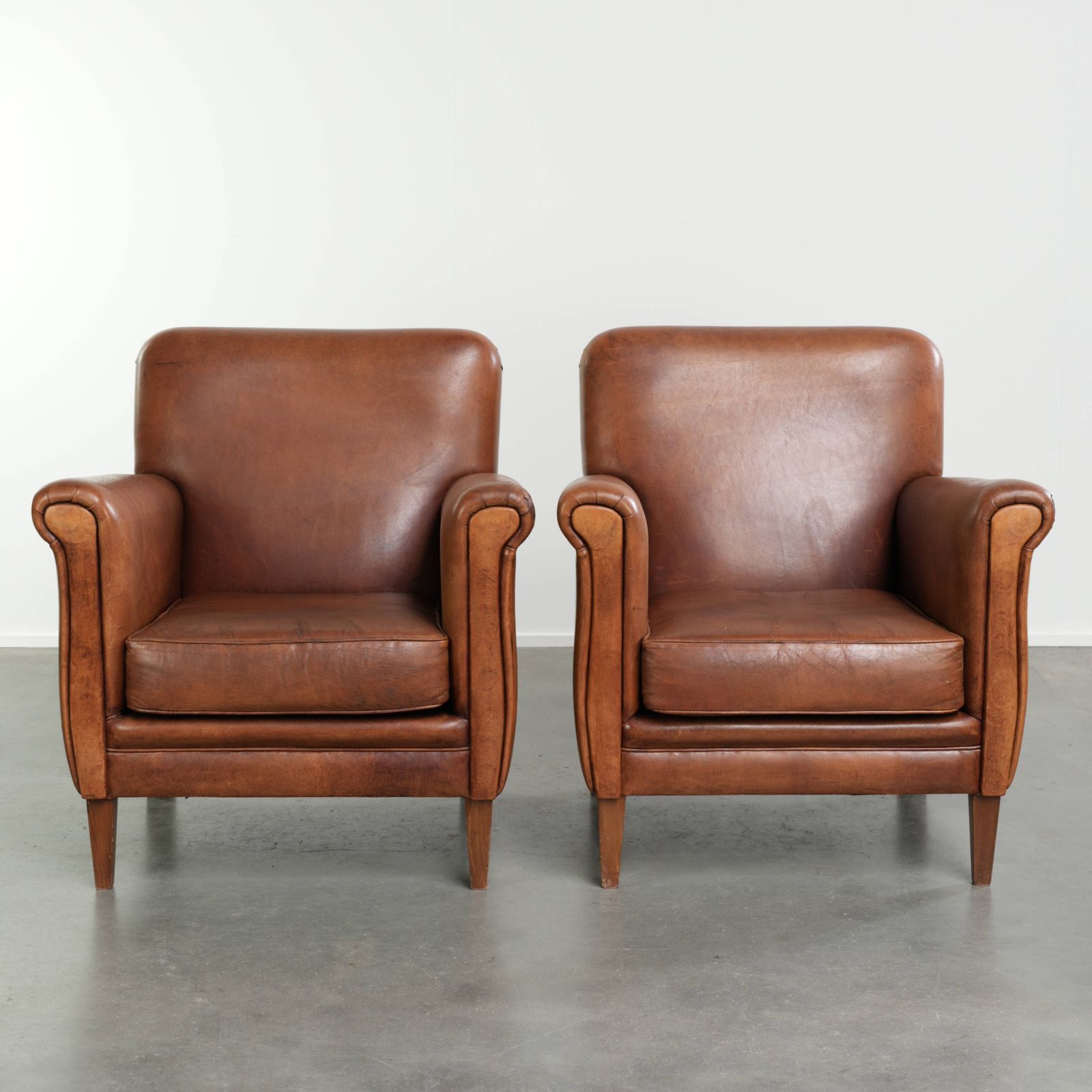 Beautiful And Comfortable Set Of Sheepskin Leather Armchairs With Beautiful Colors And A Timeless Design