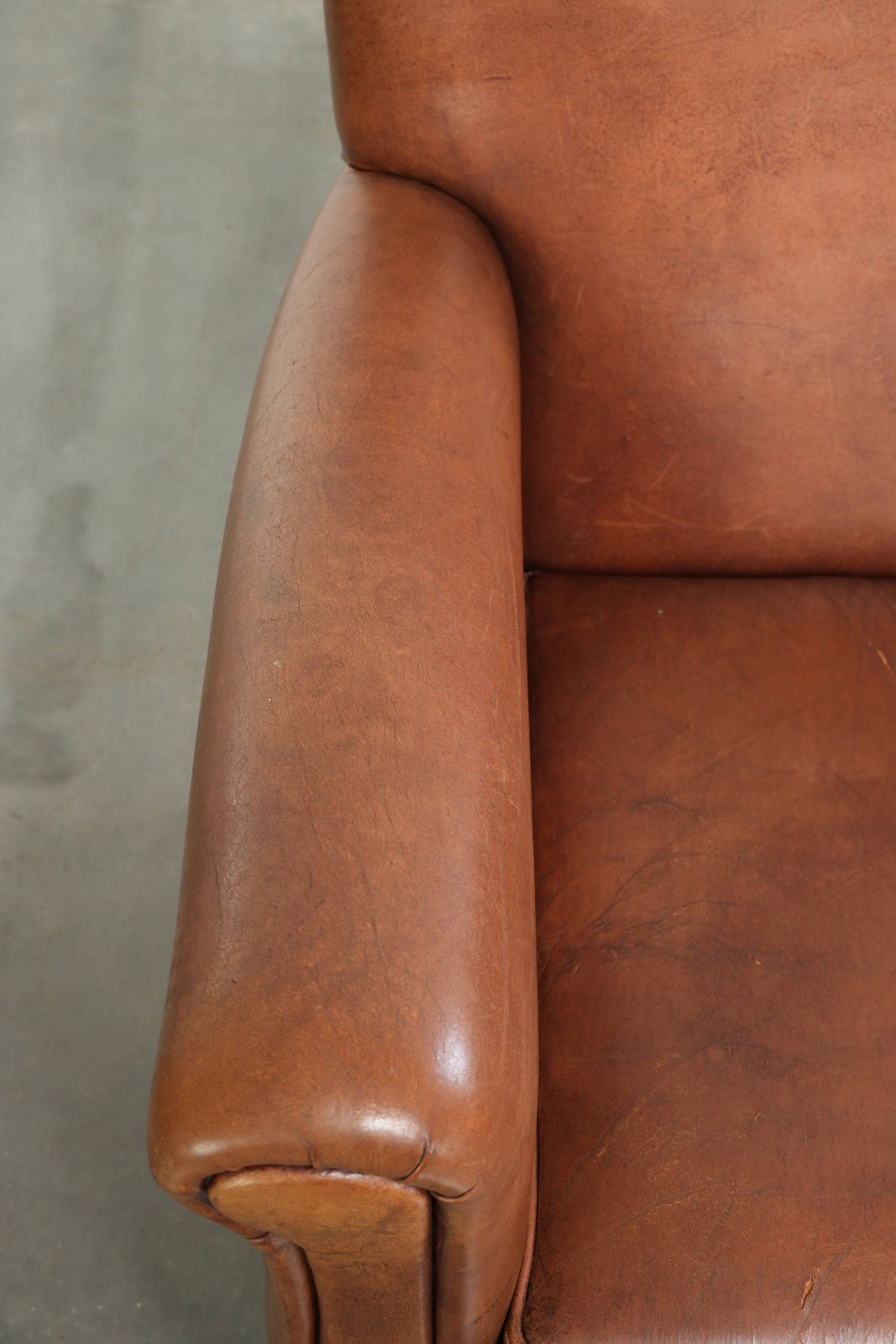 Tijdloze Schapenvacht Fauteuil Met Mooie Kleuren En Een Goed Ontwerp photo buy