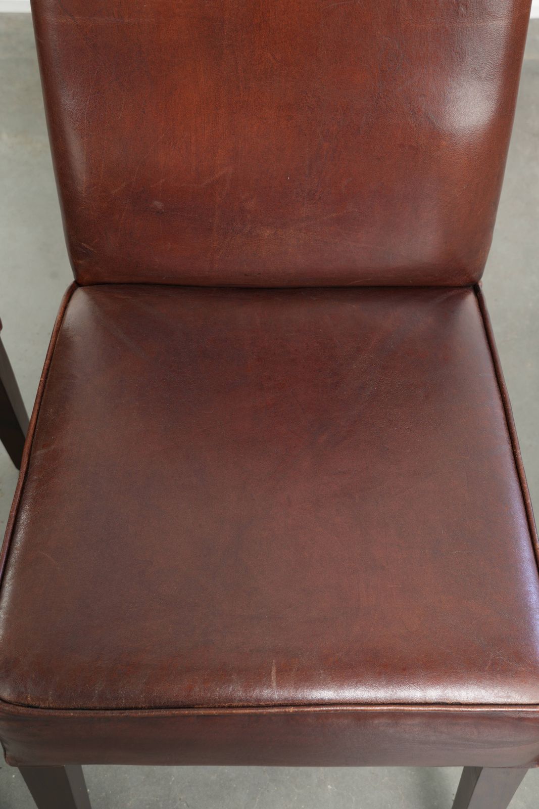 Set van 6 eetkamerstoelen in Engelse stijl met schapenvacht bekleding photo vinterior