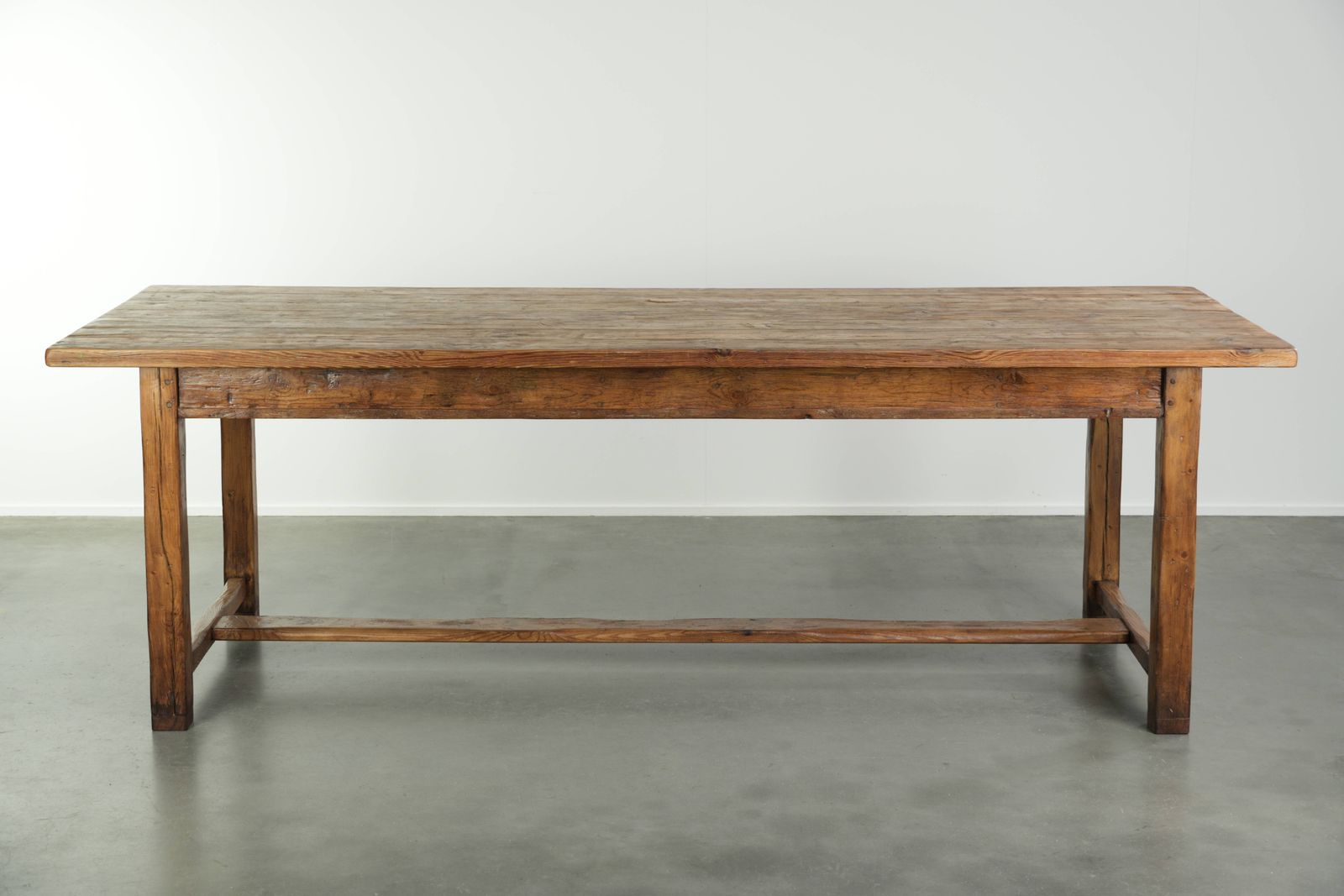 Grote Antieke Boerenlandse Eettafel uit de 19e Eeuw van Grenenhout met Tijdloze Uitstraling. photo 2961.0