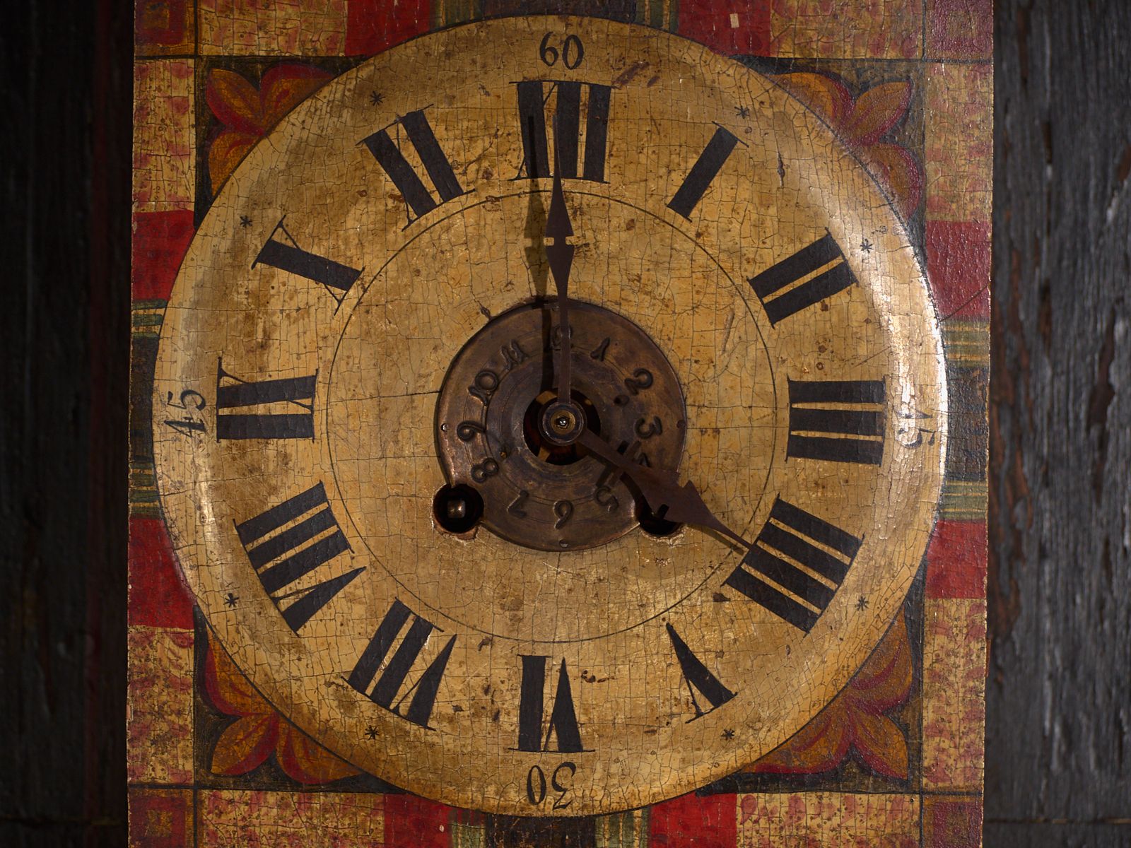 Horloge de parquet d'époque en pin peint - Europe centrale, vers 1850 photo for sale