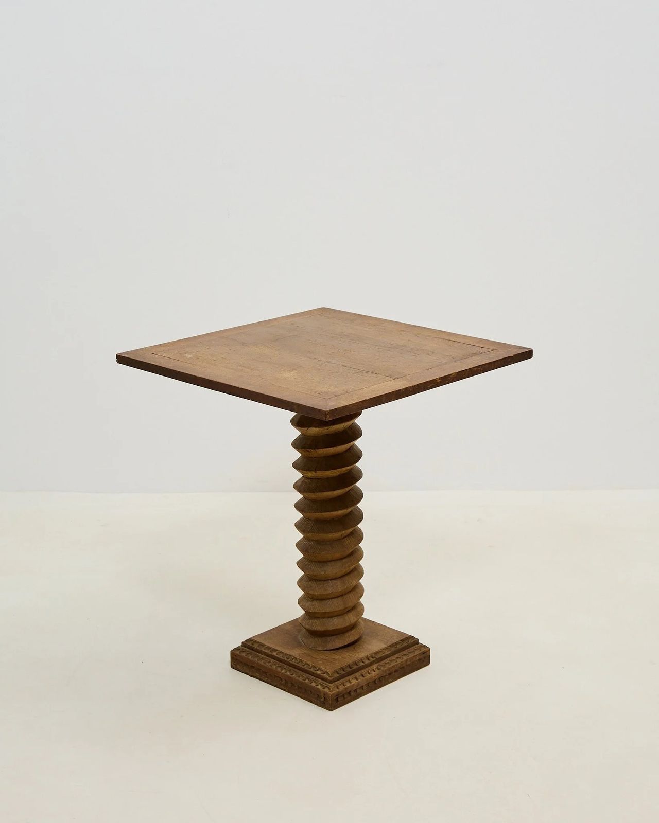 Gesneden kurketrekkertafel, jaren 1930
