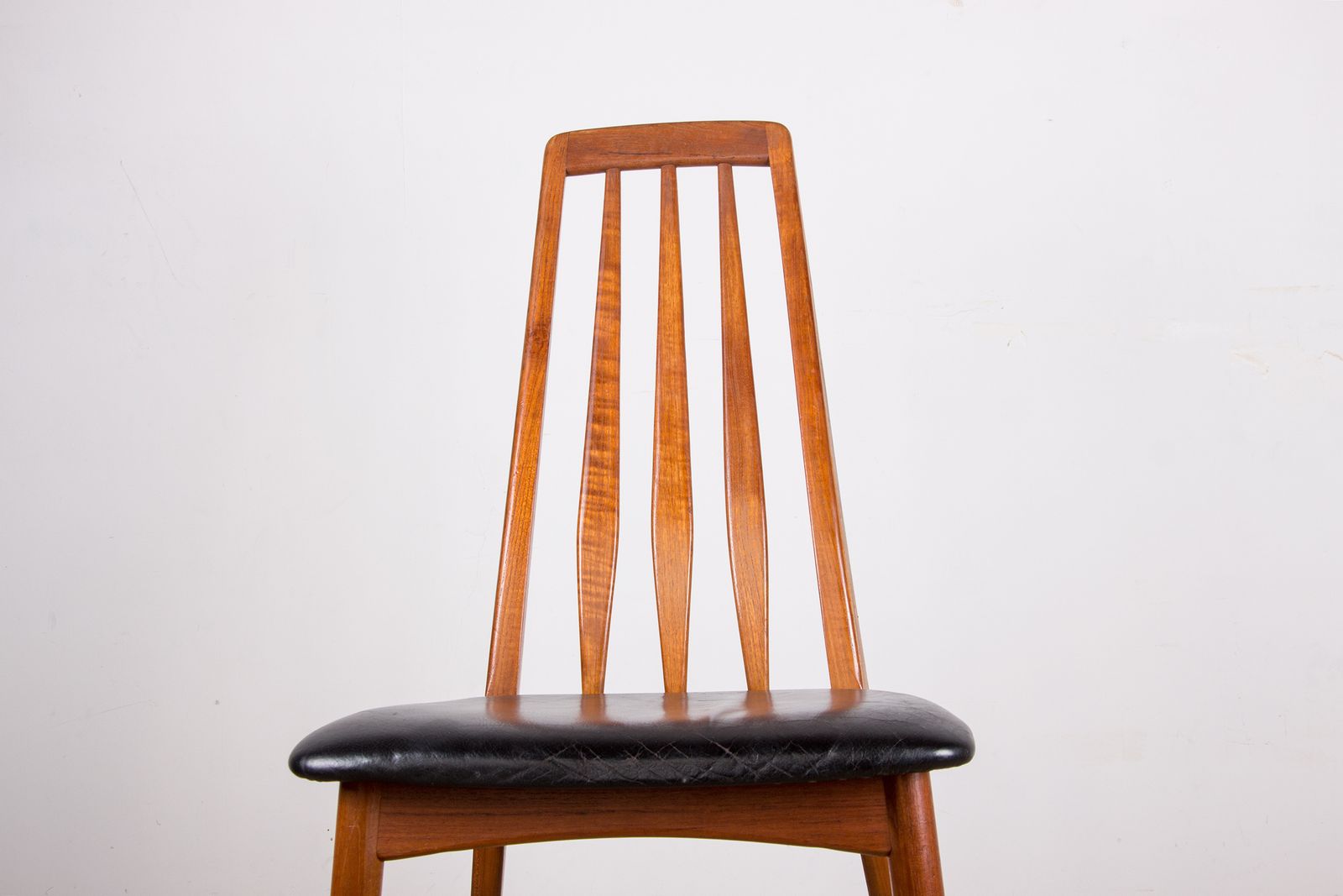 Ensemble de 6 chaises danoises en teck et cuir noir, modèle « Eva » par Niels Koefoed, 1960. photo 3000.0