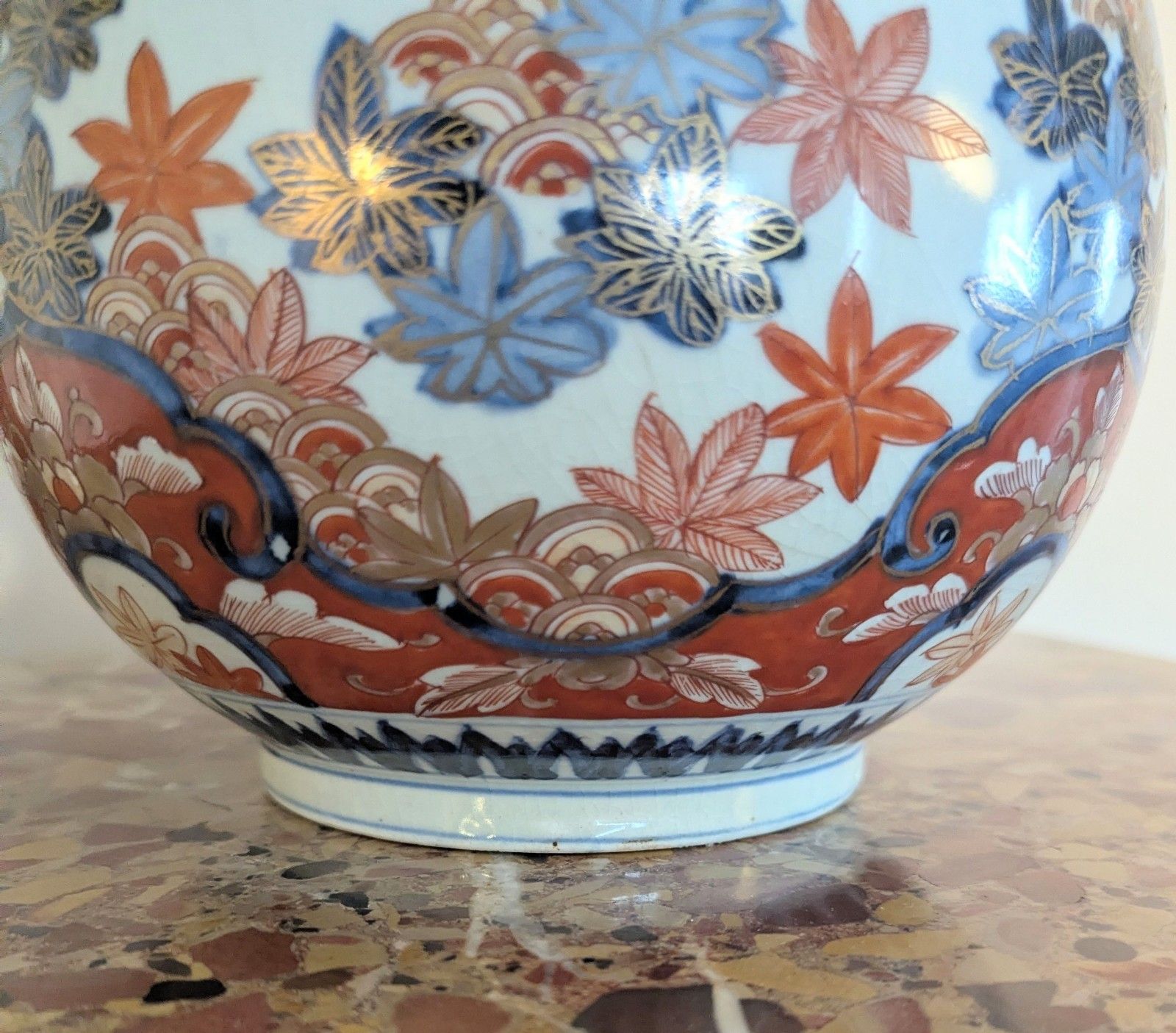 Décoration Vase Imari japonais à long col, époque Meiji 1868 1912, livraison disponible 0377. photo