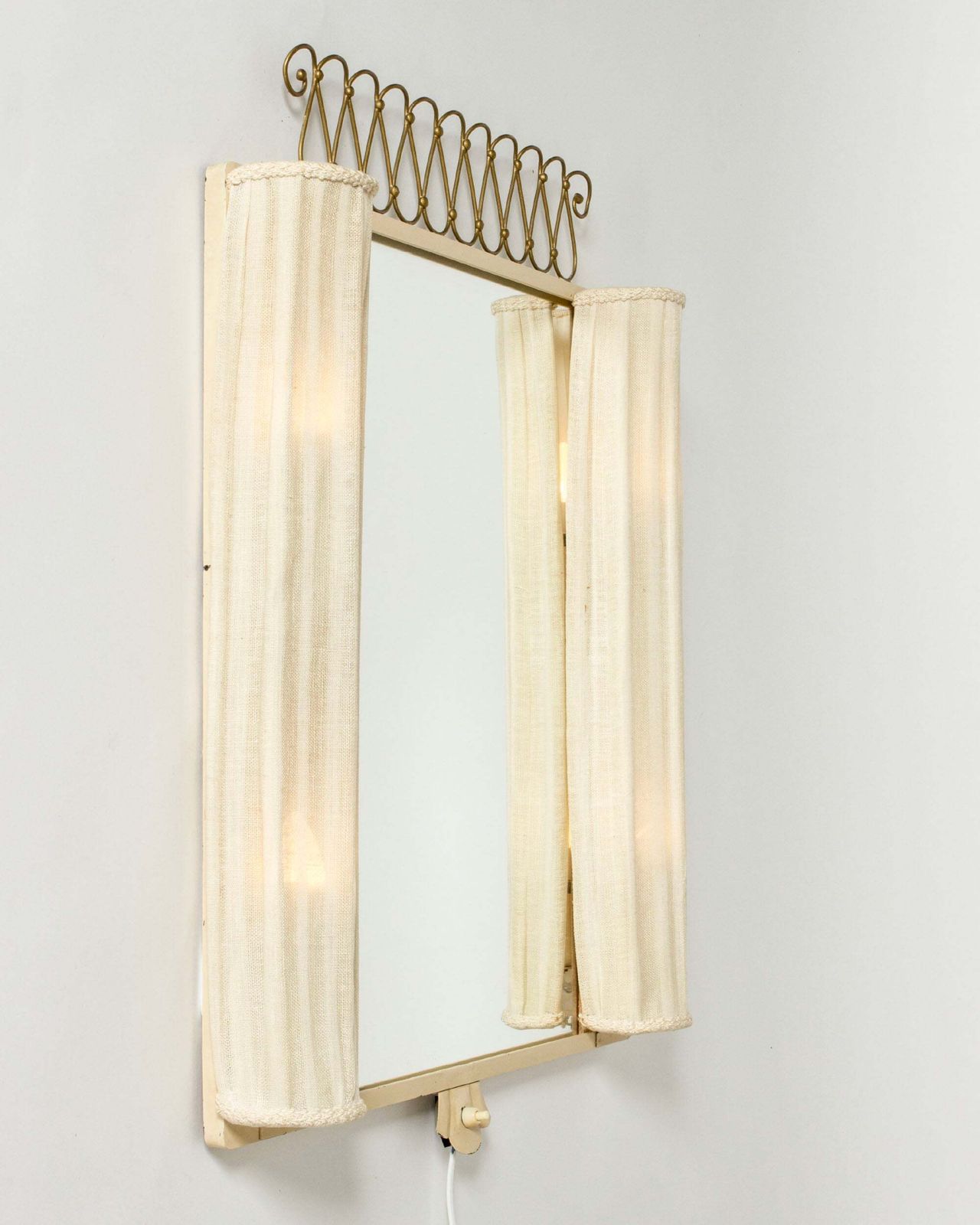 Swedish Modern wandspiegel van Bjerkås Armatur, Zweden, jaren 1940 photo for sale