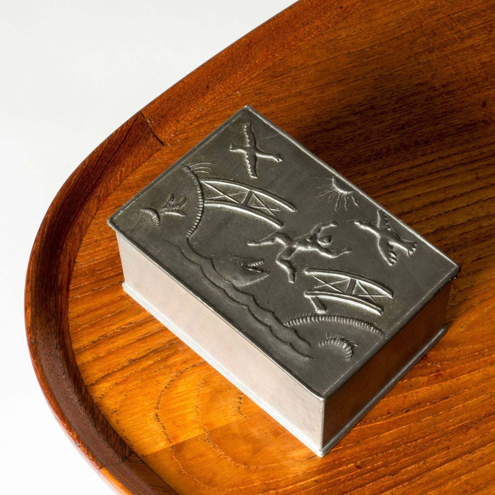 Boîte en étain à couvercle Swedish Grace par Nils Fougstedt, Herman Bergman, Suède, 1928 photo for sale