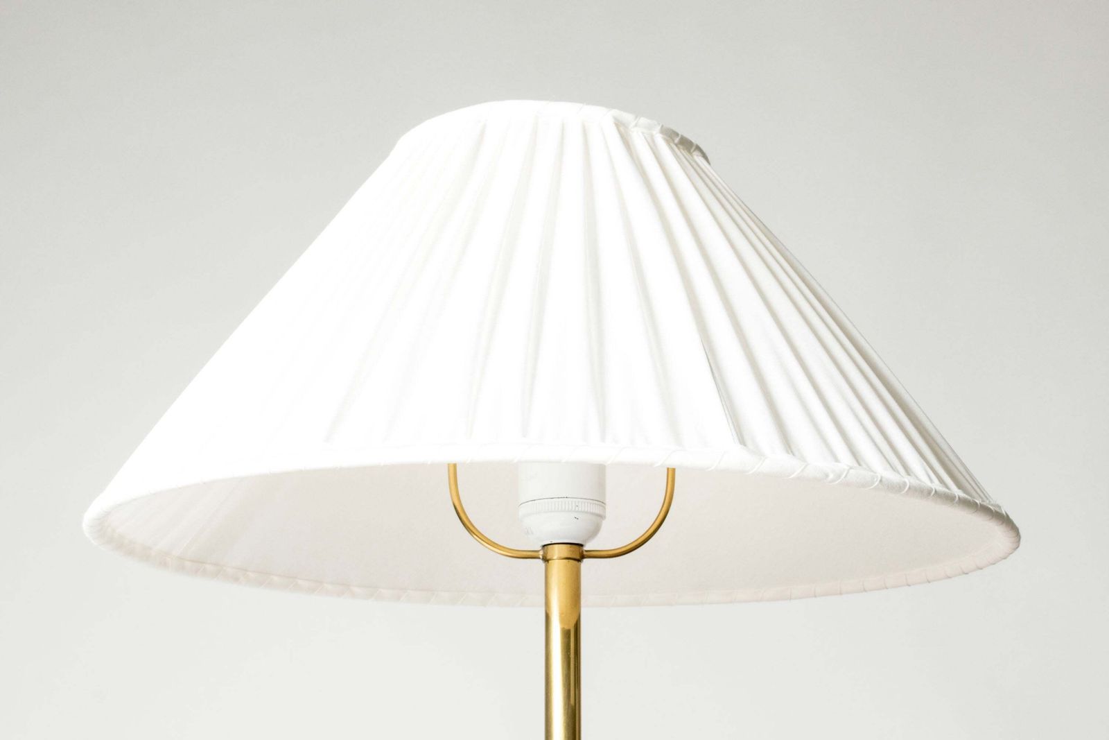 Lampe de table suédoise moderne en laiton par Josef Frank pour Firma Svenskt Tenn, années 1950 photo 1964.0