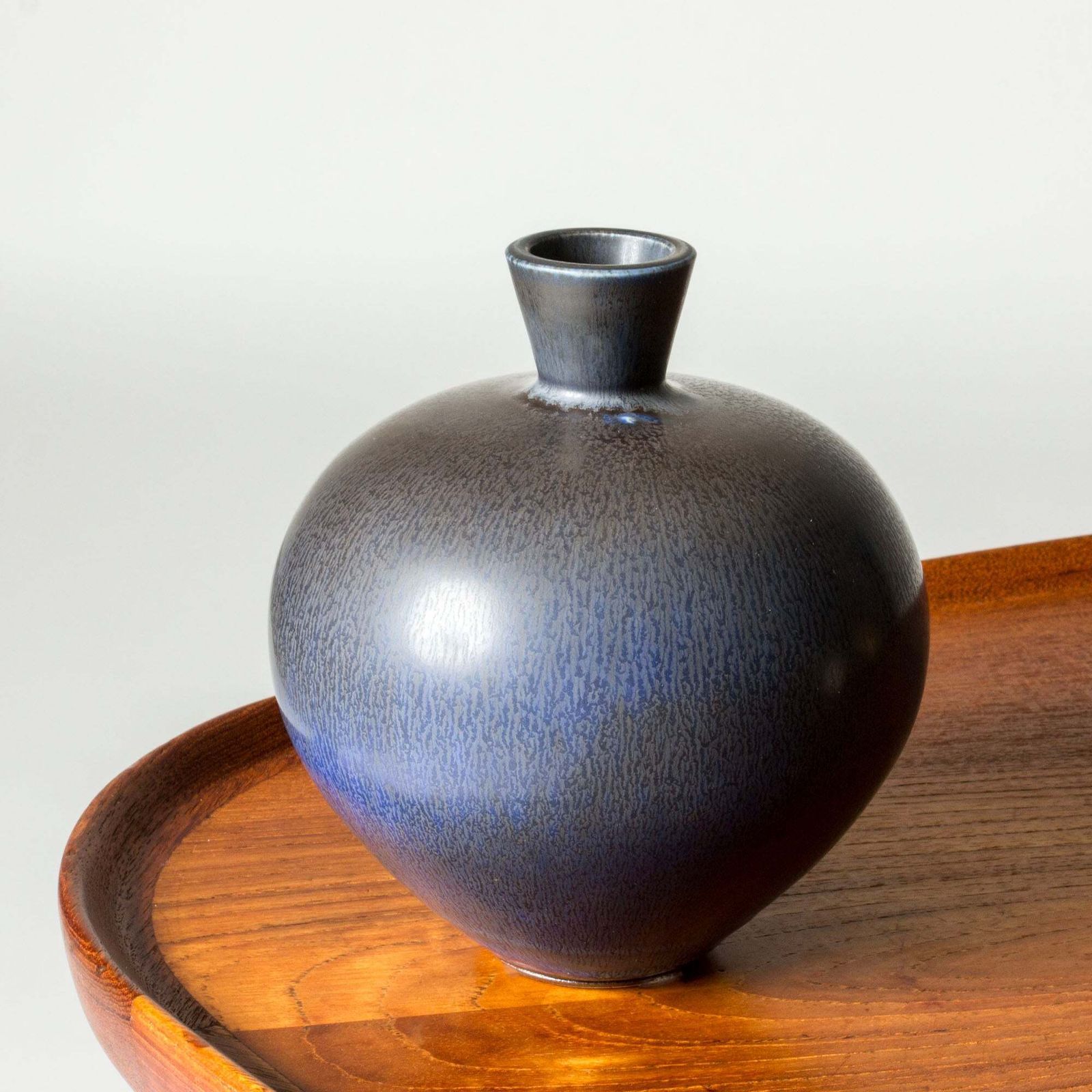 Mid-century steengoed vaas van Berndt Friberg, Gustavsberg, Zweden, 1976 photo Woonaccessoires