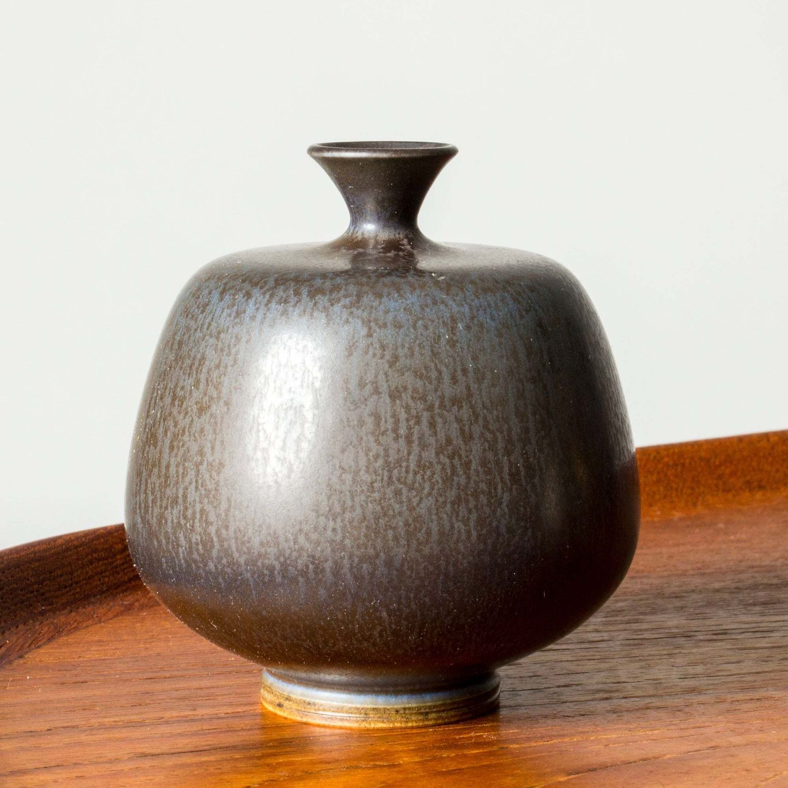Vase en grès mid-century par Berndt Friberg, Gustavsberg, Suède, 1965 photo furniture