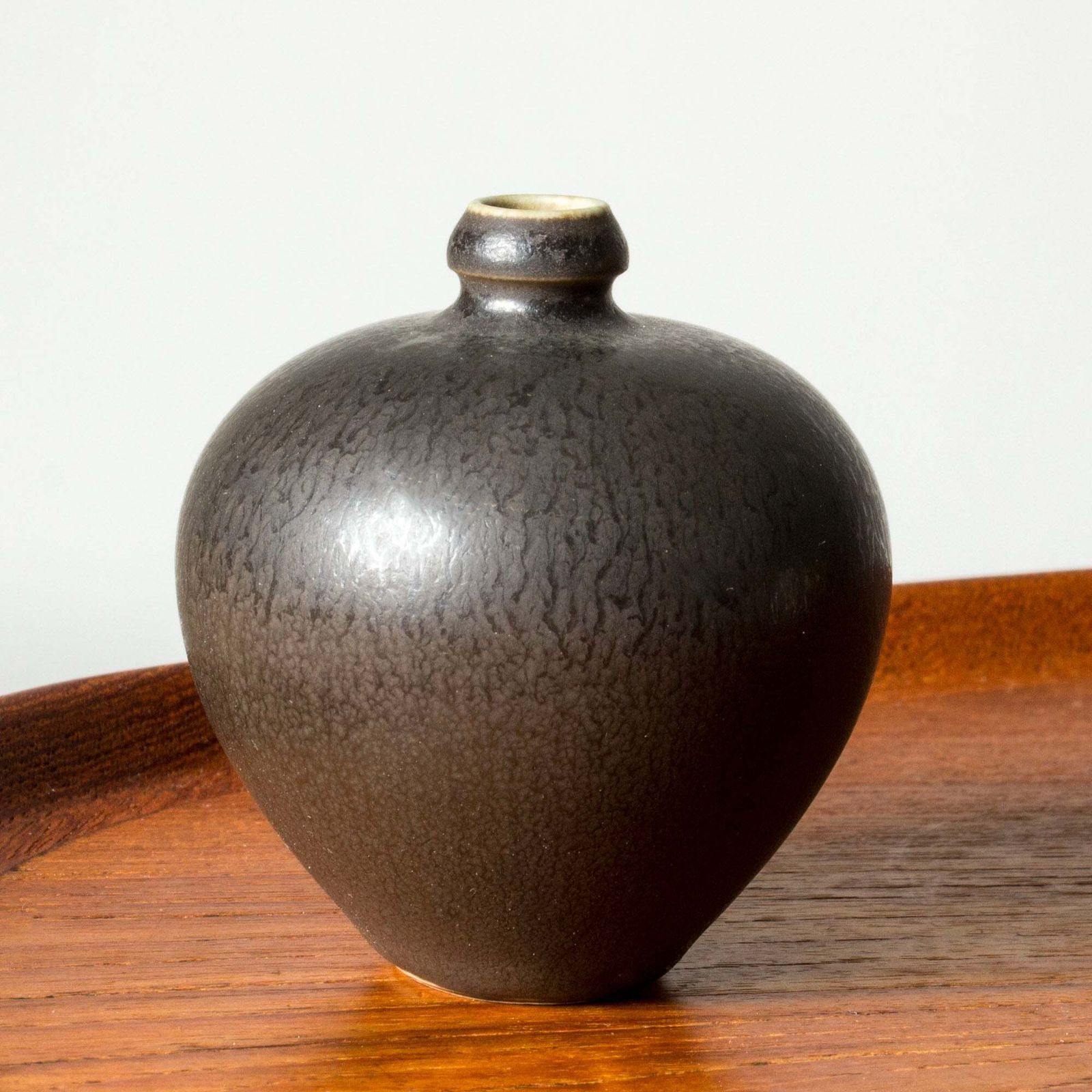 Midcentury miniatuur steengoed vaas van Berndt Friberg, Gustavsberg, Zweden, 1964 photo furniture