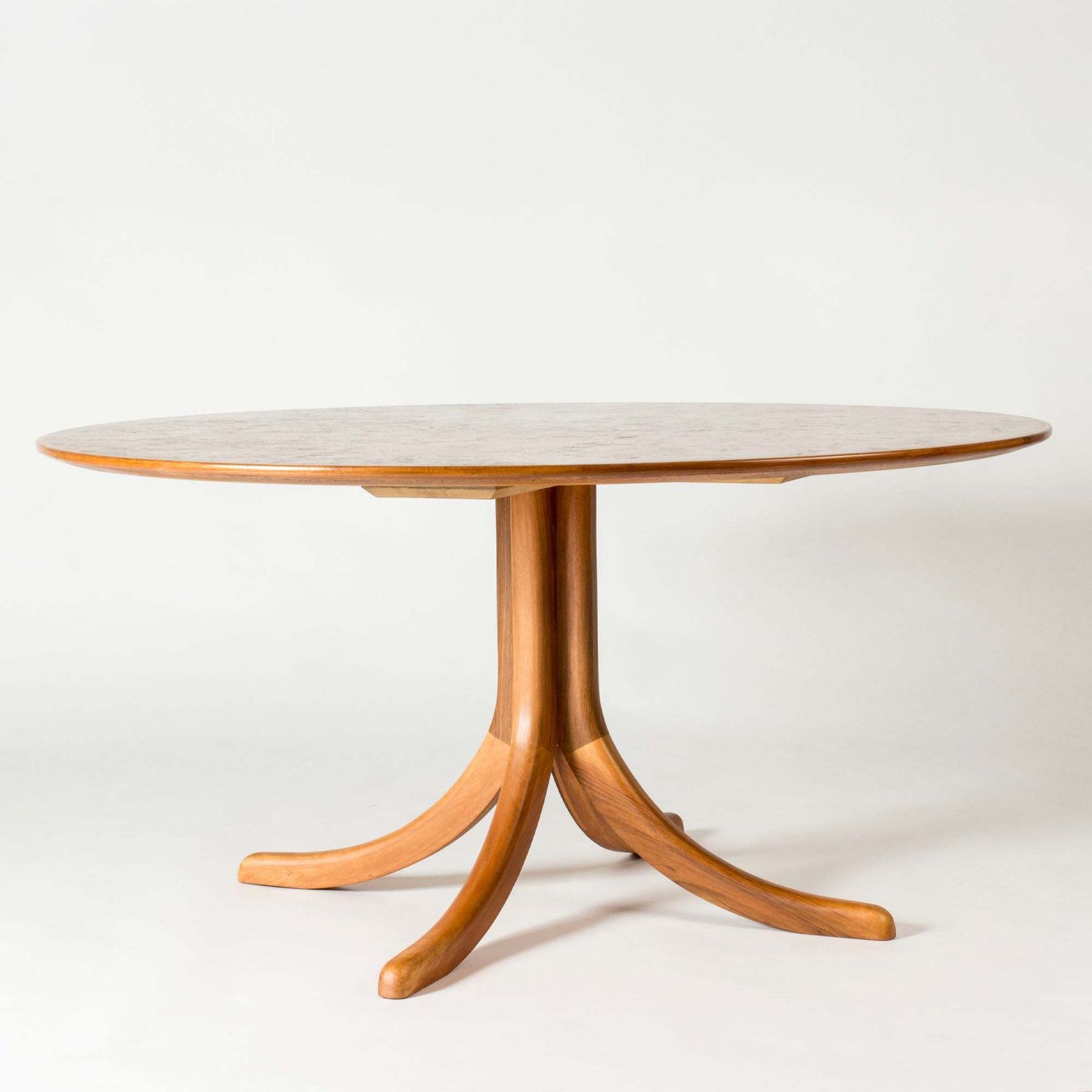 Table à manger mid-century en noyer par Josef Frank pour Firma Svenskt Tenn, Suède, années 1950 photo Mobilier