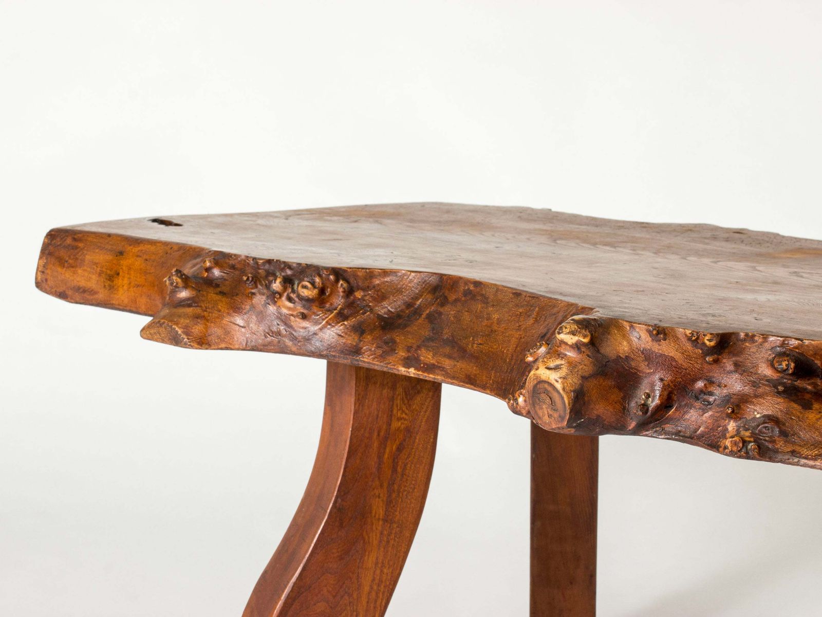 Table basse en orme à bord naturel par Peter Beijbom, Suède, 1968 photo buy