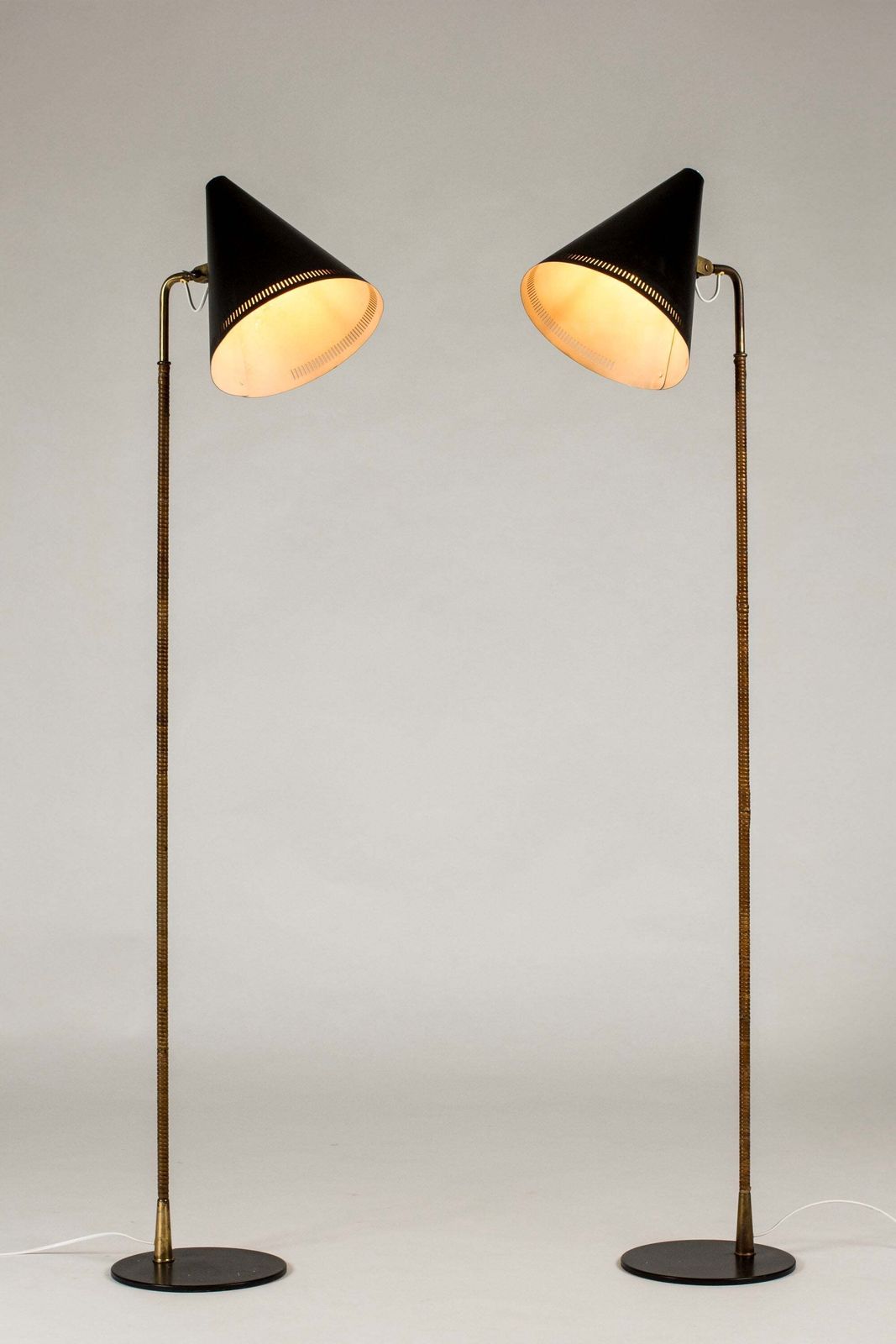 Finse Mid-Century Modern vloerlampen van Paavo Tynell voor Idman, ca. jaren 1950 photo Verlichting