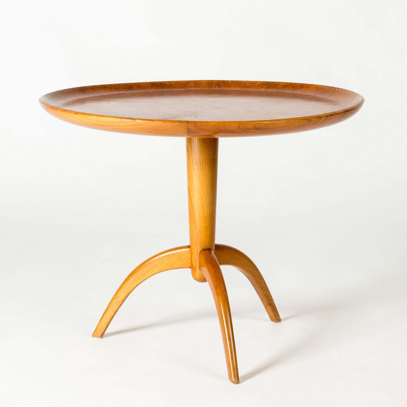Zweeds Modern bijzettafel van iep, jaren 1940 photo for sale