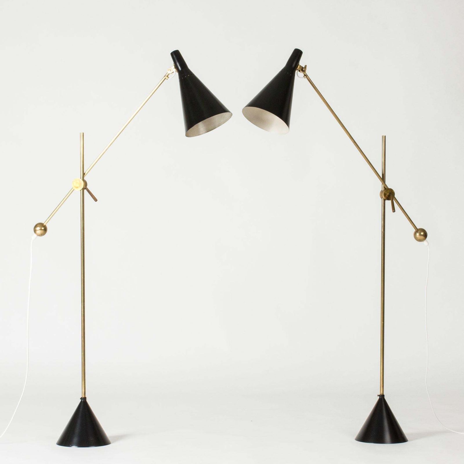 Paar mid-century messing vloerlampen van Tapio Wirkkala voor Idman, Finland, ca. jaren 1950 photo for sale