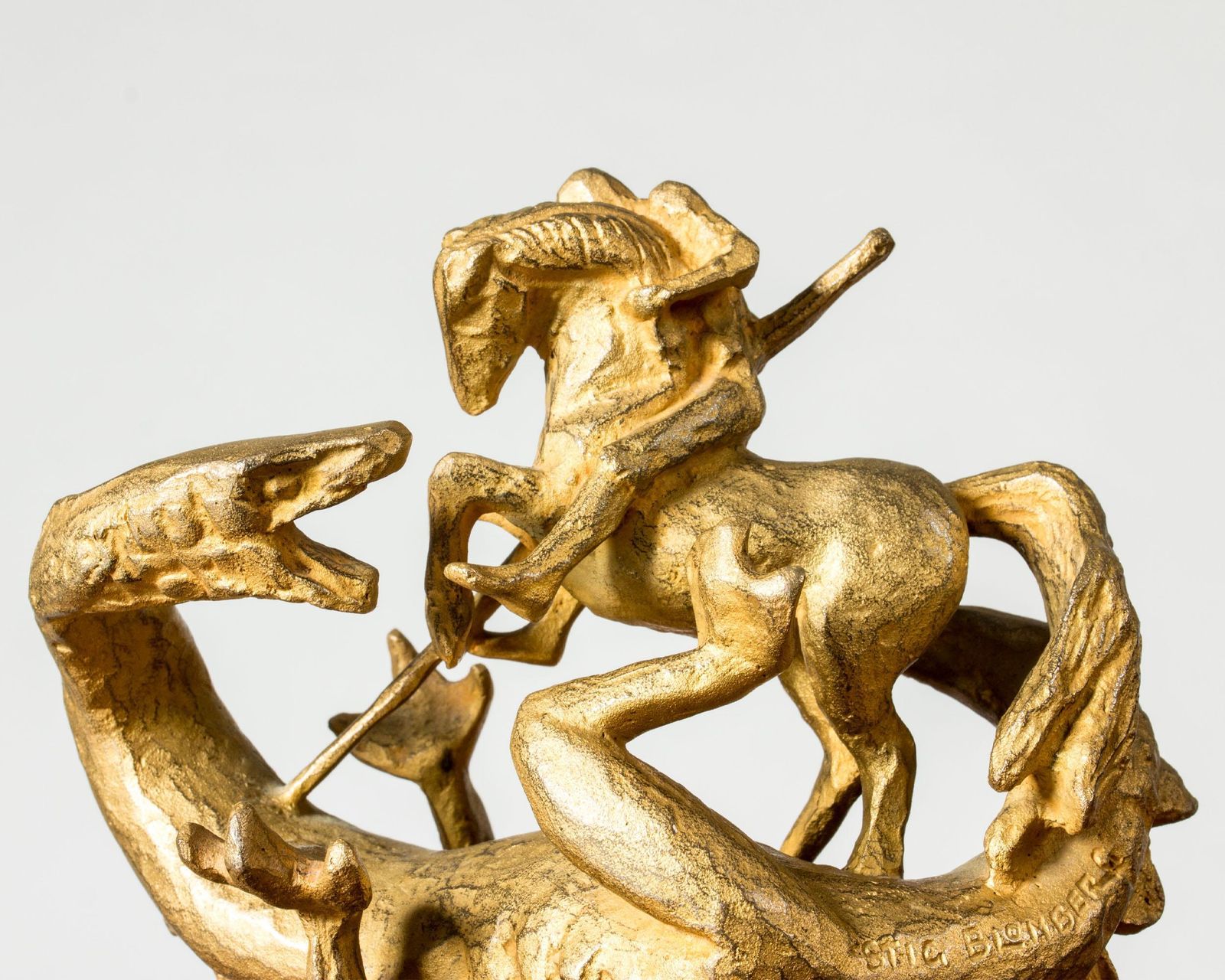 photo furniture Zweeds modernistisch bronzen beeld van Stig Blomberg, Herman Bergman, Zweden