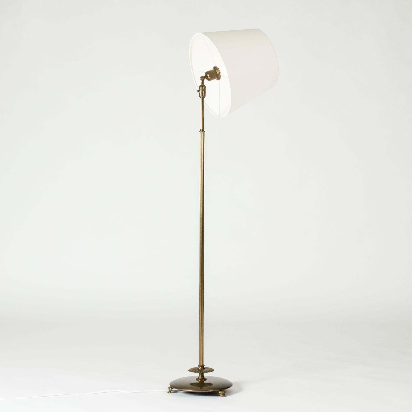Lampadaire Swedish Grace en laiton, par Erik Tidstrand pour Nordiska Kompaniet, années 1930 photo vinterior