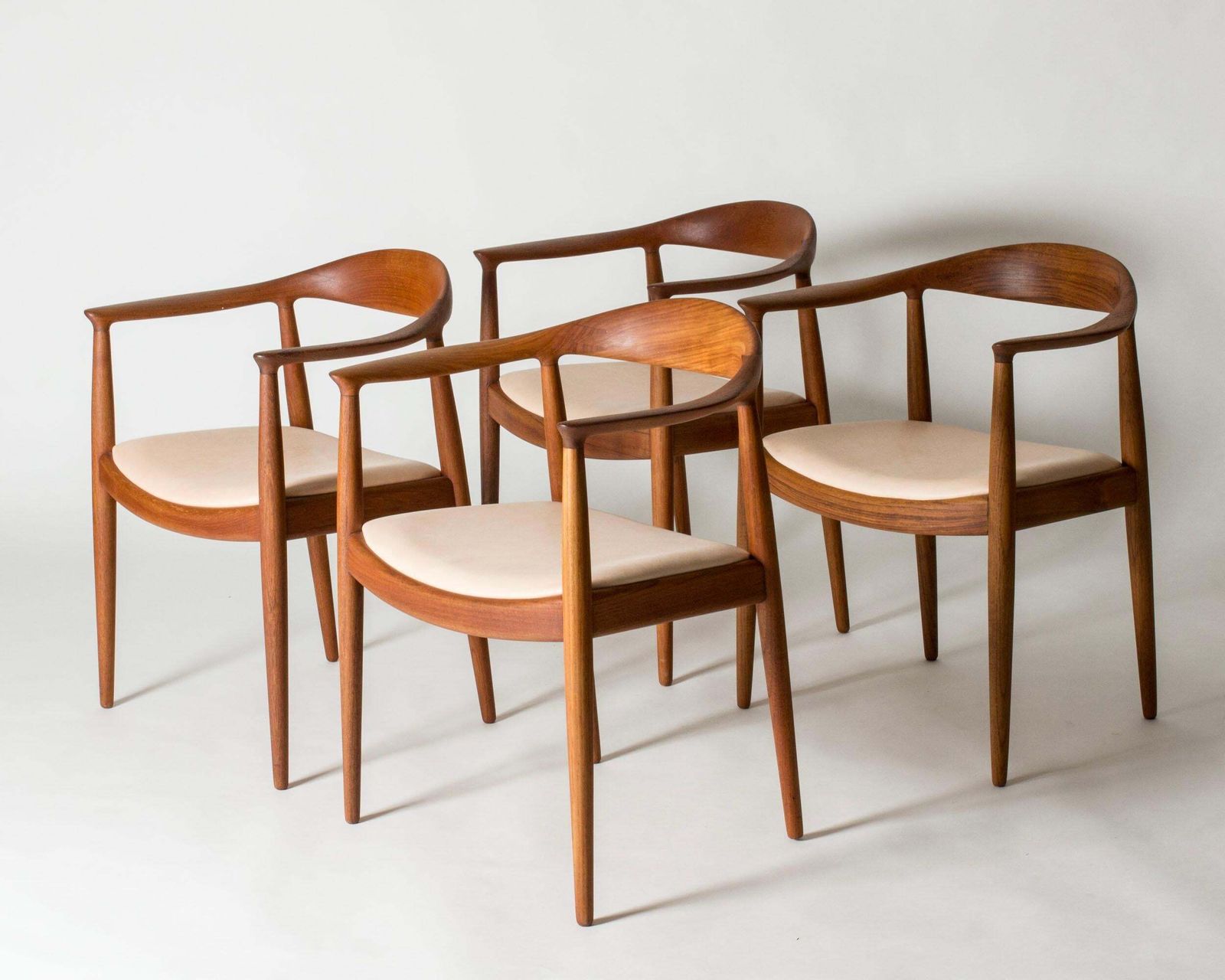 Set van vier "The Chair" eetkamerstoelen van Hans J. Wegner photo for sale