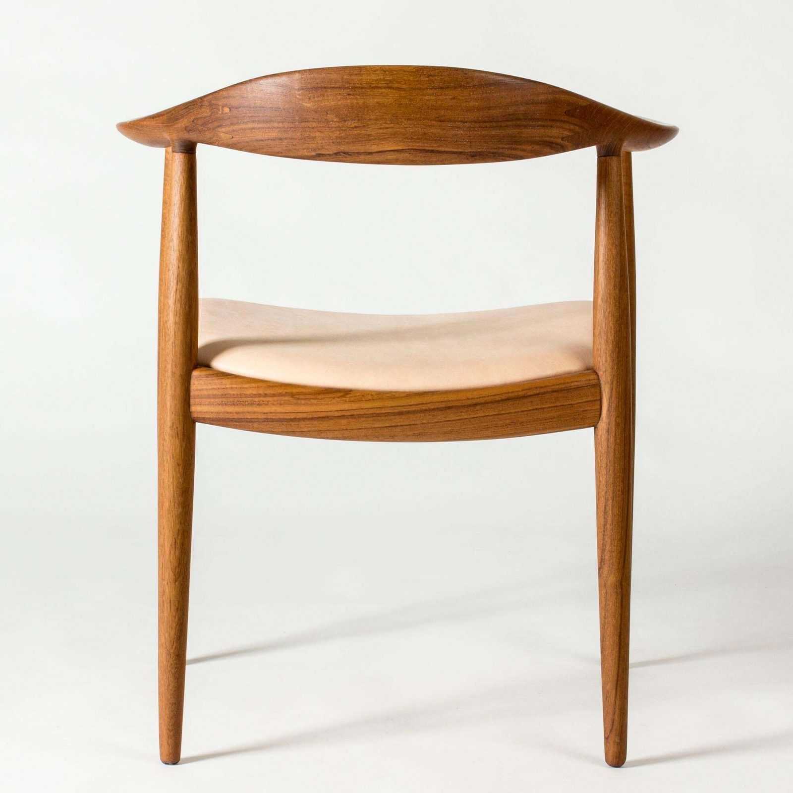 Meubels Set van vier "The Chair" eetkamerstoelen van Hans J. Wegner photo