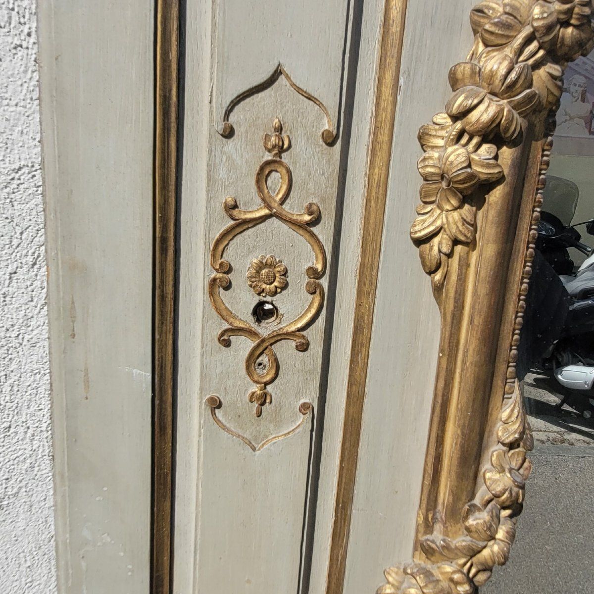 photo furniture Grand trumeau de style Louis XV en bois doré et laqué, XIXe siècle