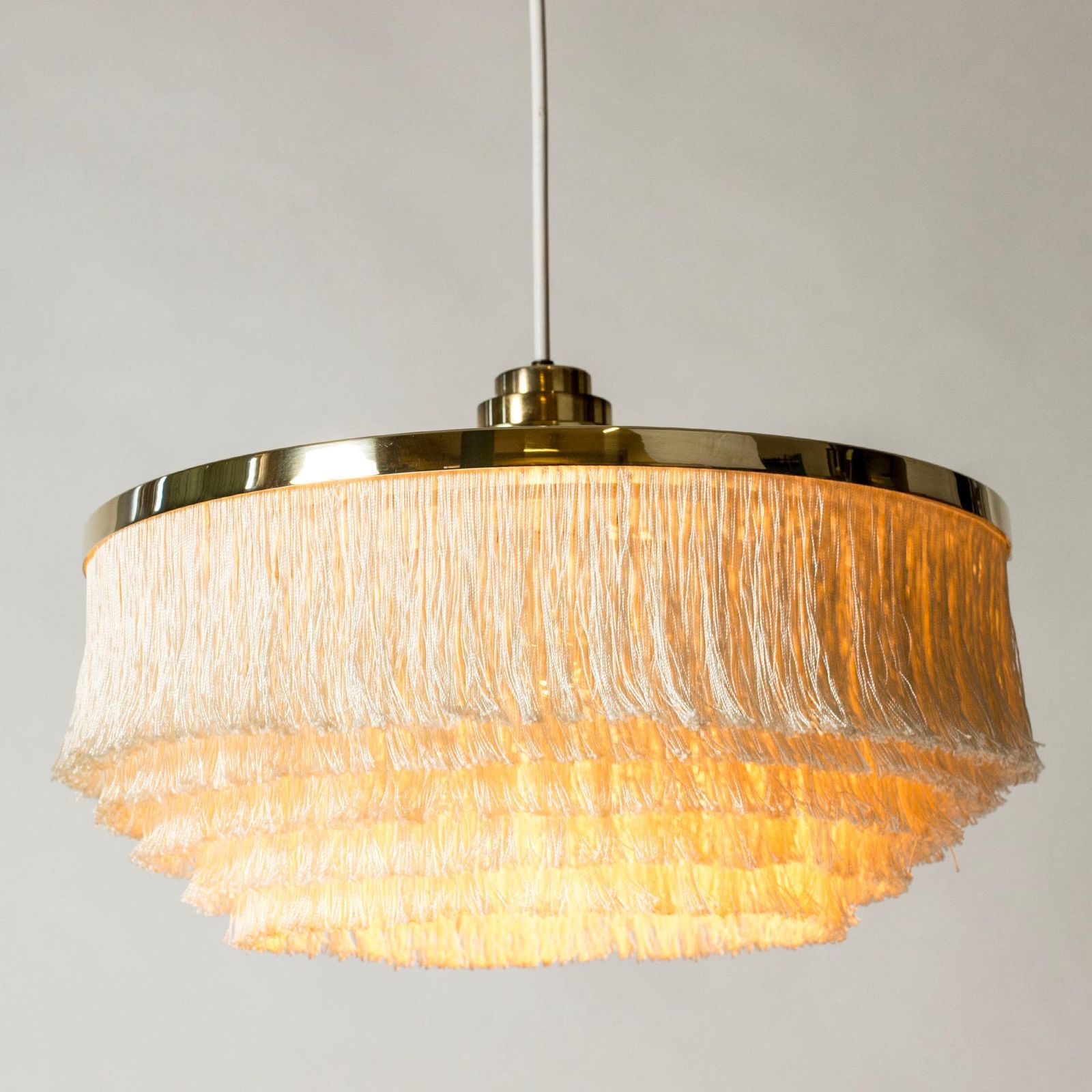 Scandinavian Modern Hans Agne Jakobsson messing en zijden hanglamp, model T 603 photo for sale
