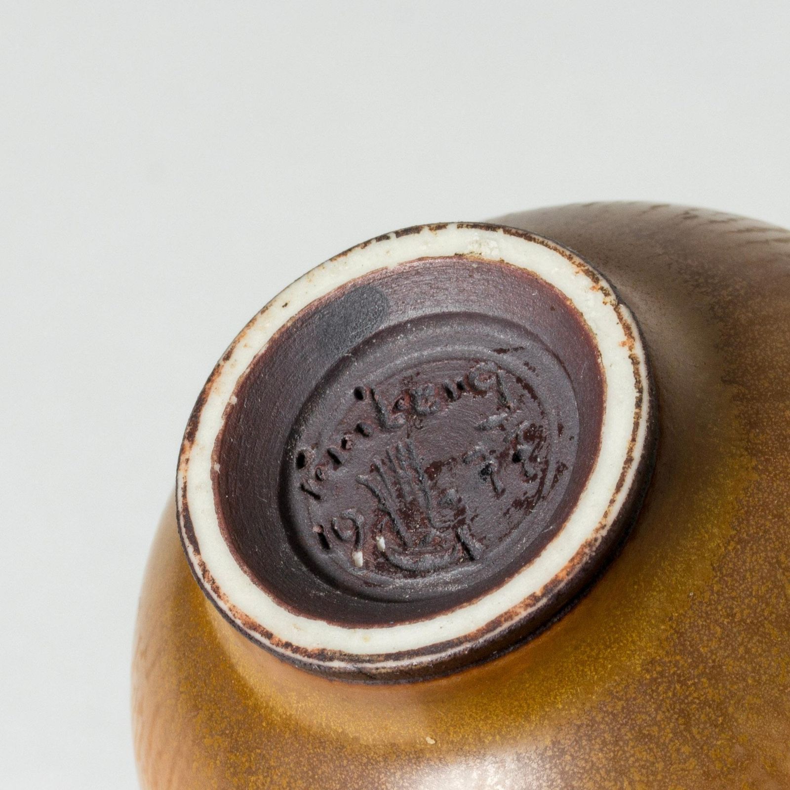 Vase en grès mid-century par Berndt Friberg, Gustavsberg, Suède, 1977 photo vinterior
