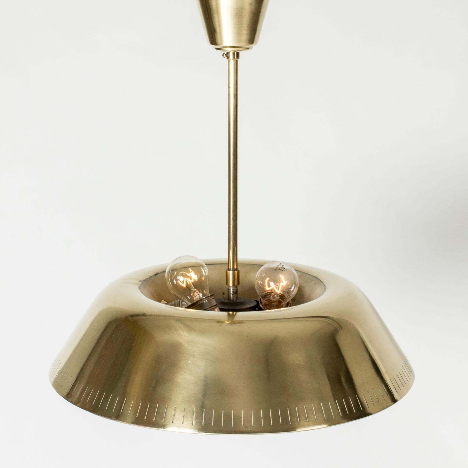 Swedish Modern messing plafondlamp van Harald Notini, ca. jaren 1940 photo vintage