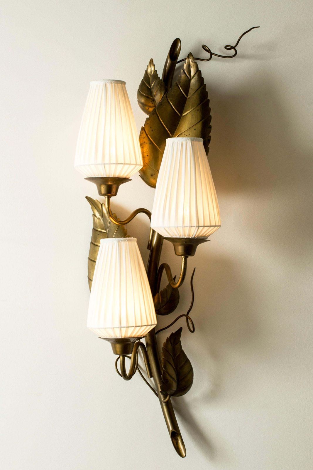 Applique murale scandinave moderne en laiton par Hans Bergström, années 1940 photo Luminaires