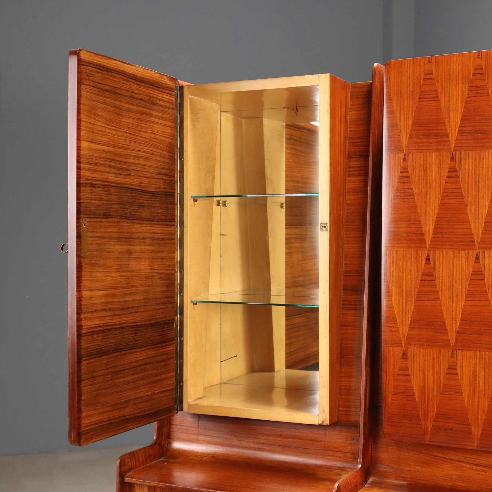 Elegant 1950s Italian Made Cabinet photo vinterior