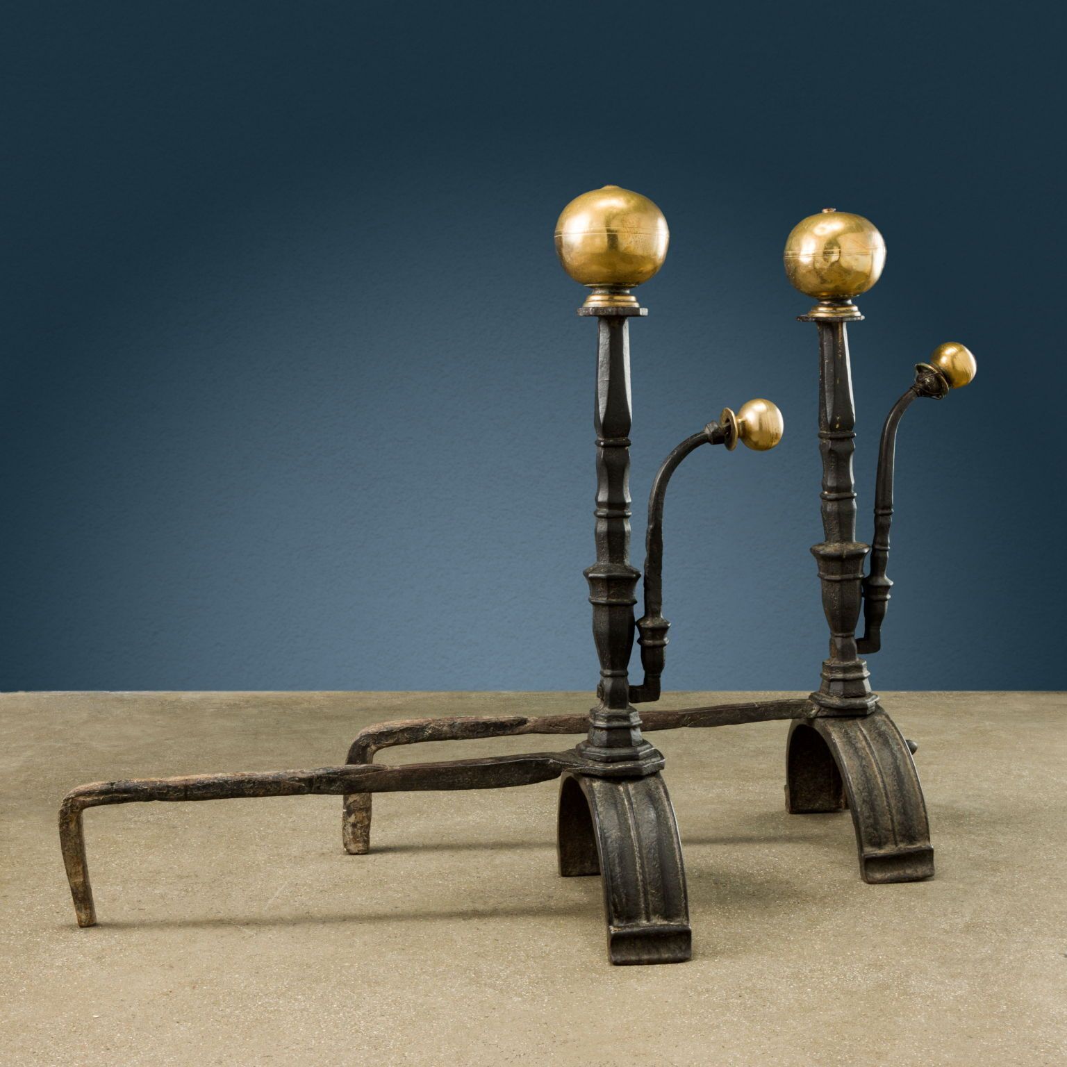 Antieke haardbouten, smeedijzer, Florence, 16e-17e eeuw photo furniture