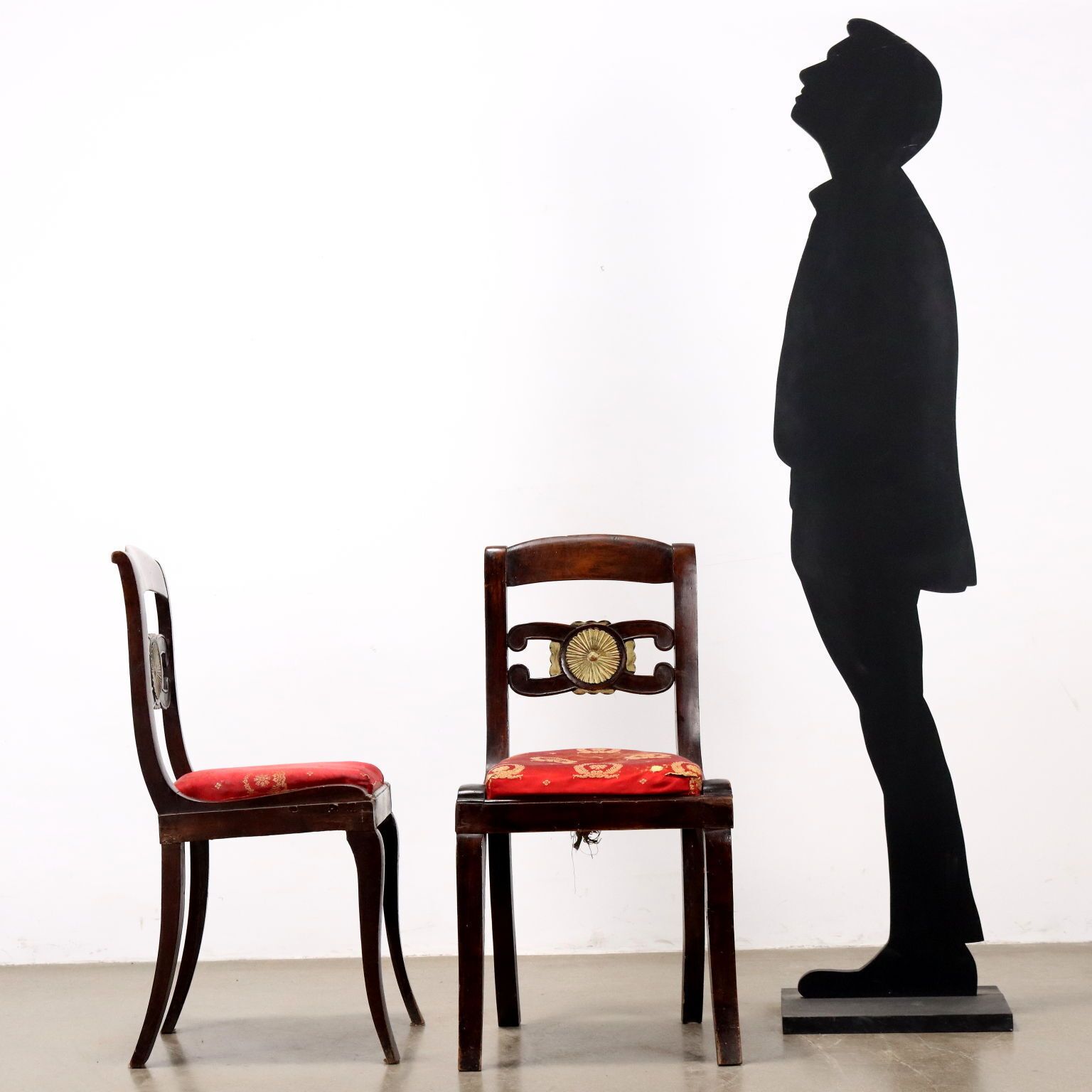 Paire de chaises Directoire en noyer   Italie, fin du XVIIIe au début du XIXe siècle photo for sale
