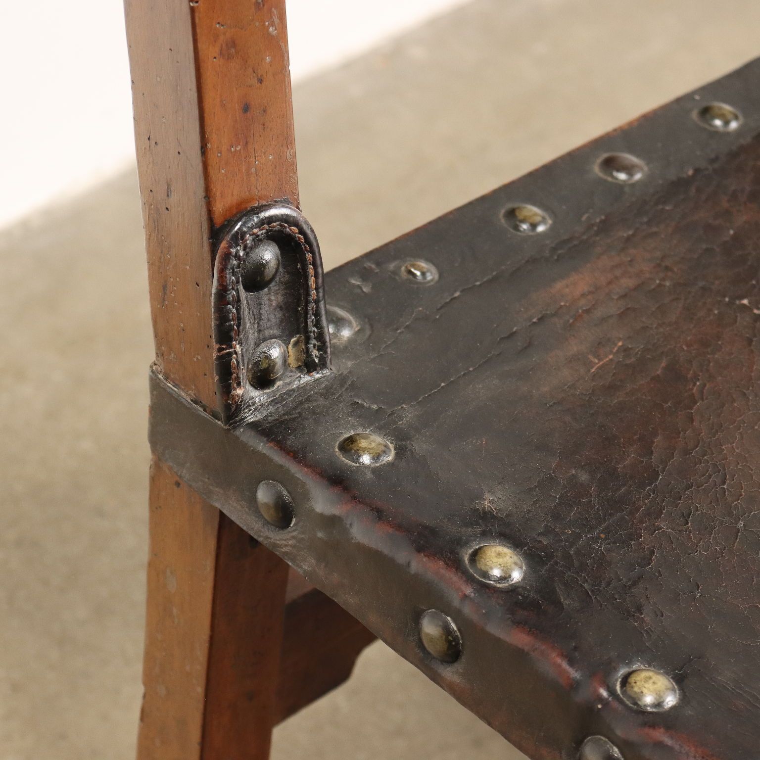 Barokke stoelen walnoot leer Italië 18e eeuw photo buy