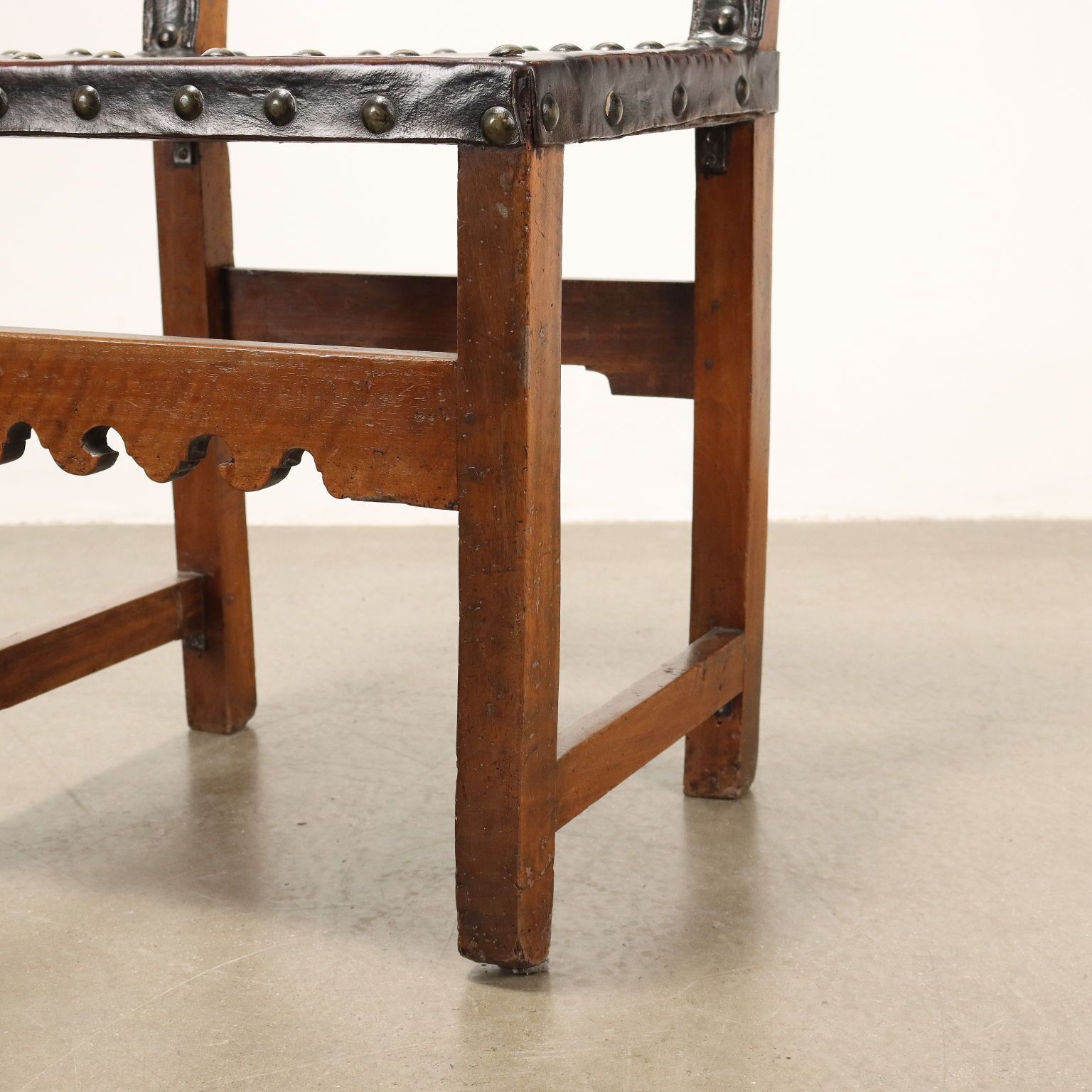 Barokke stoelen walnoot leer Italië 18e eeuw photo vintage
