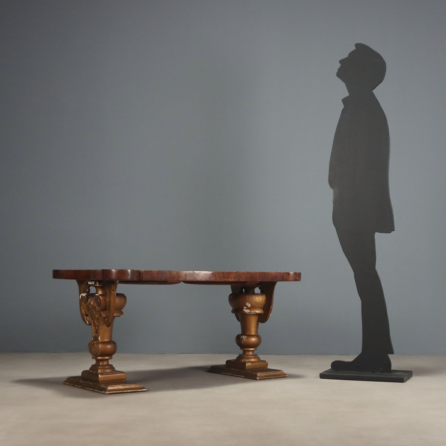 Table basse en bois sculpté   Italie, XXe siècle photo furniture