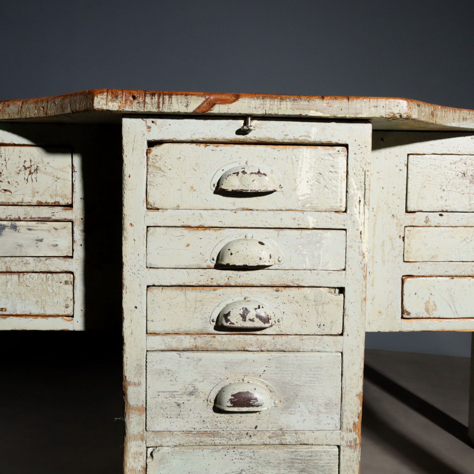 Mobilier Table industrielle en sapin et orme, design italien, XXe siècle photo