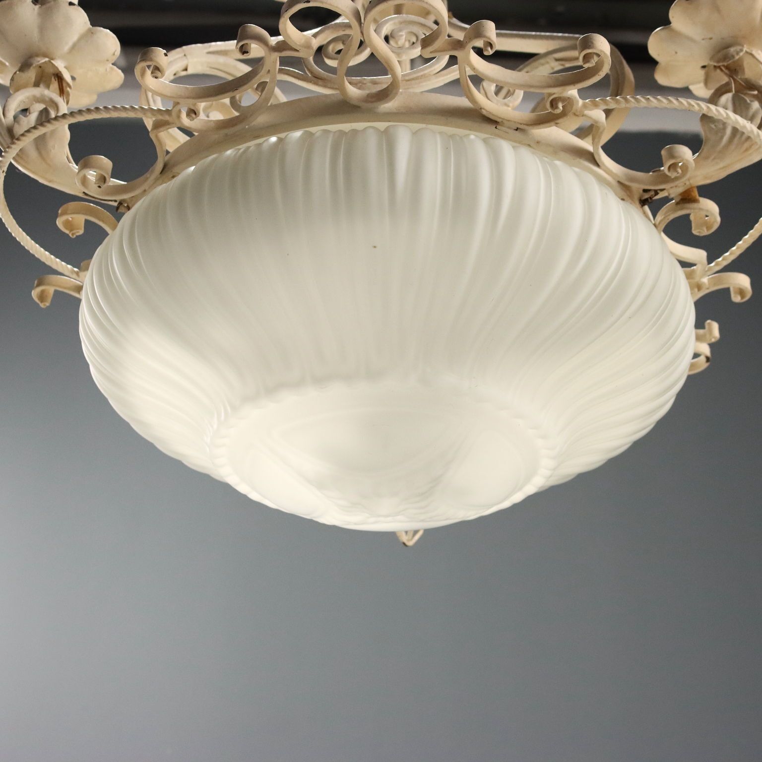 Lustre d'époque en fer forgé décoré, Italie, début du XXe siècle photo for sale