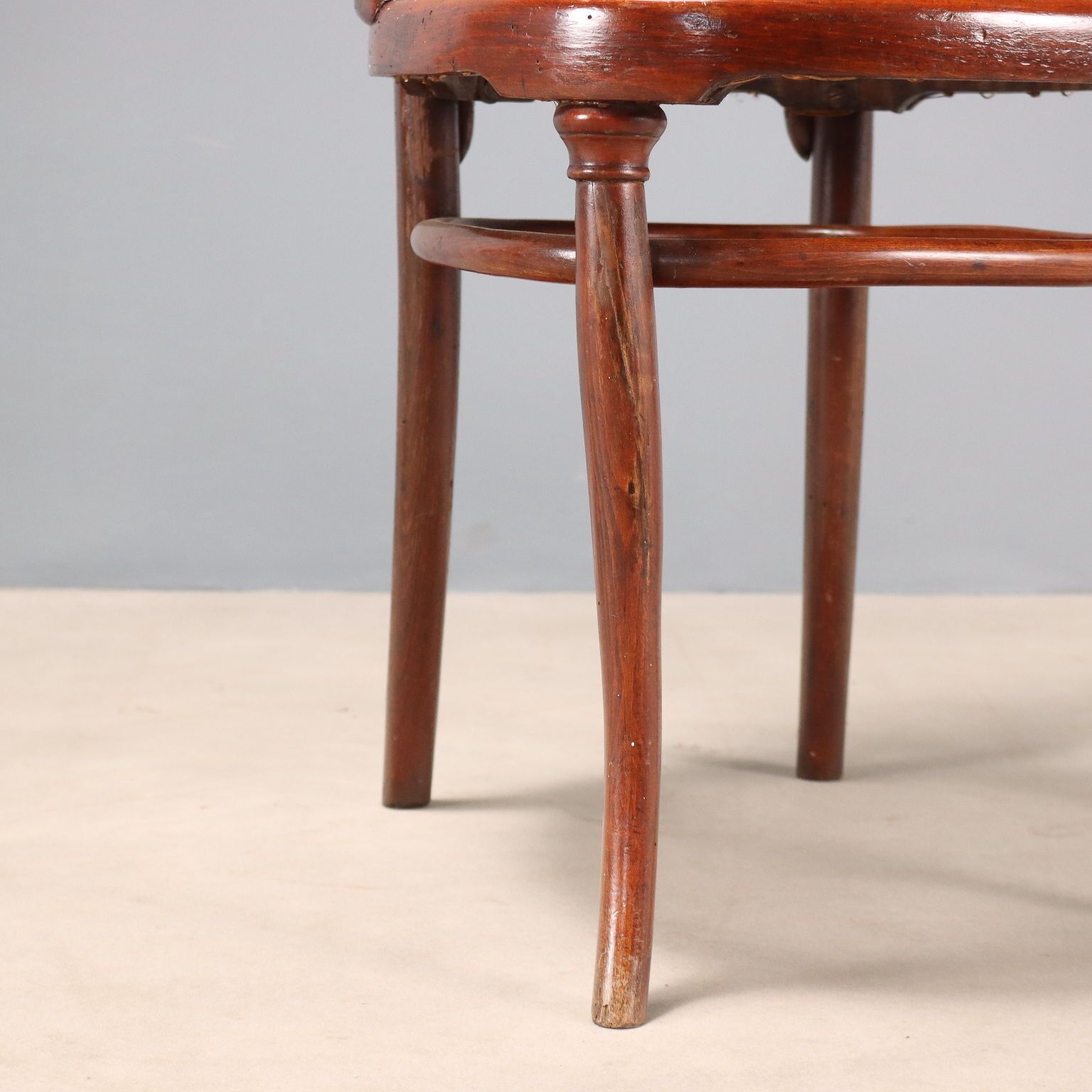 Thonet stoelen in gebogen beukenhout, Wenen, begin 20e eeuw photo vinterior