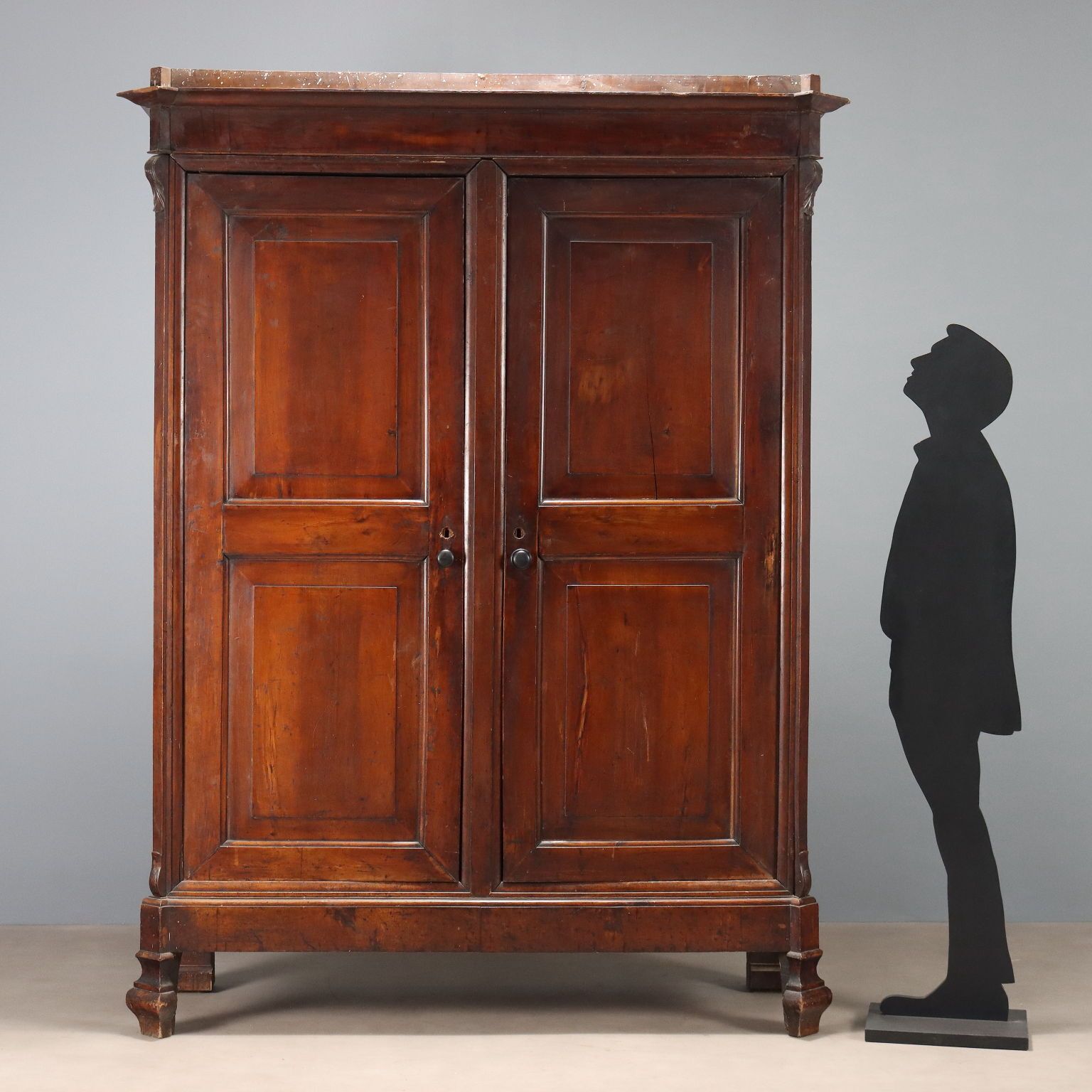 Armoire d'époque en noyer et peuplier, Italie, XVIIIe siècle photo for sale