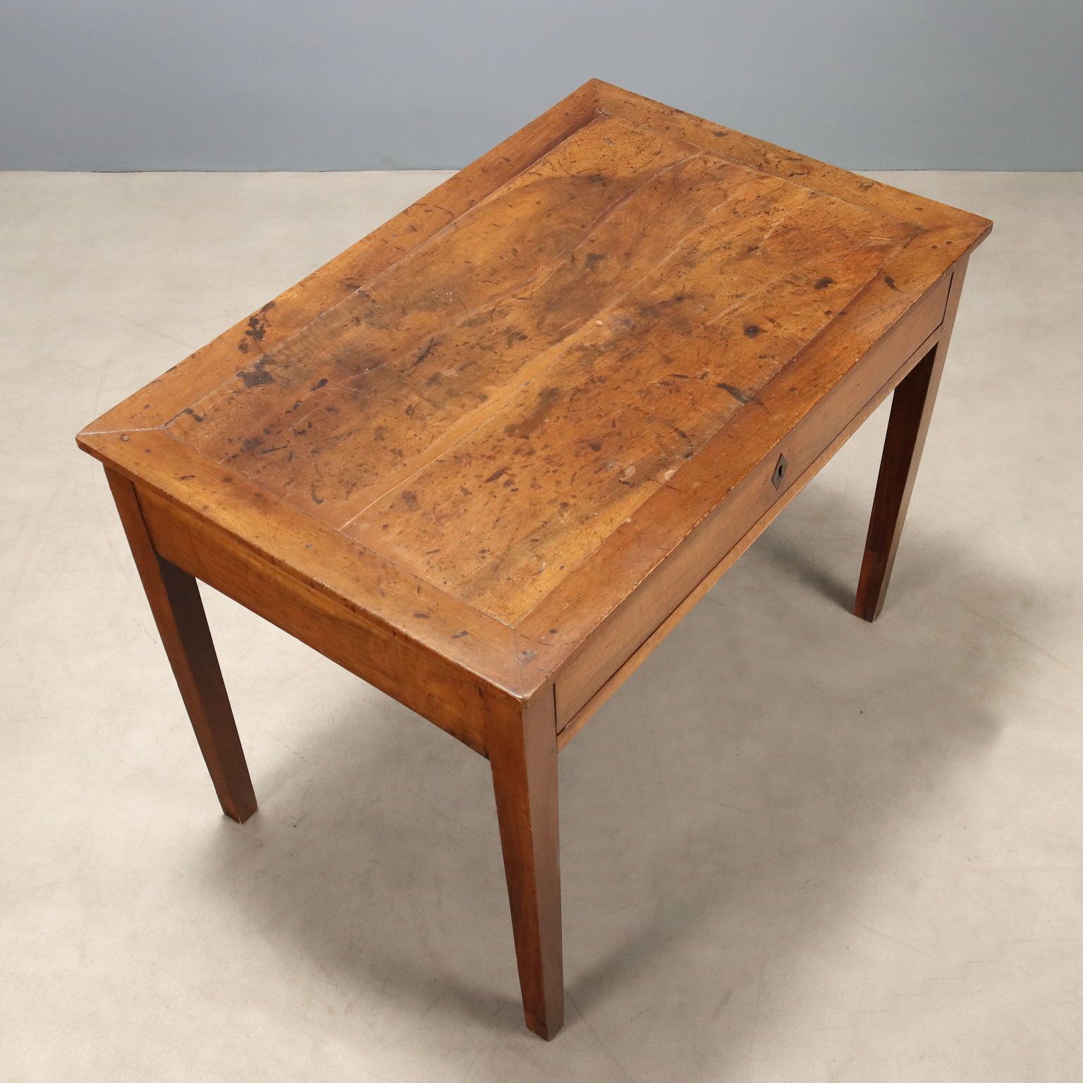 photo furniture Bureau Directoire en noyer et fer forgé, Italie, fin du XVIIIe siècle