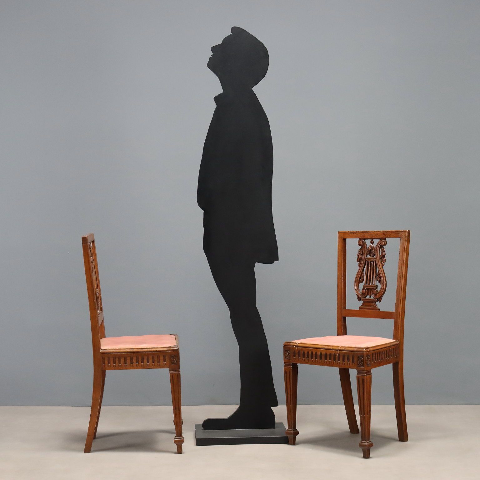 18e-eeuwse neoklassieke stoelen in walnoot photo furniture