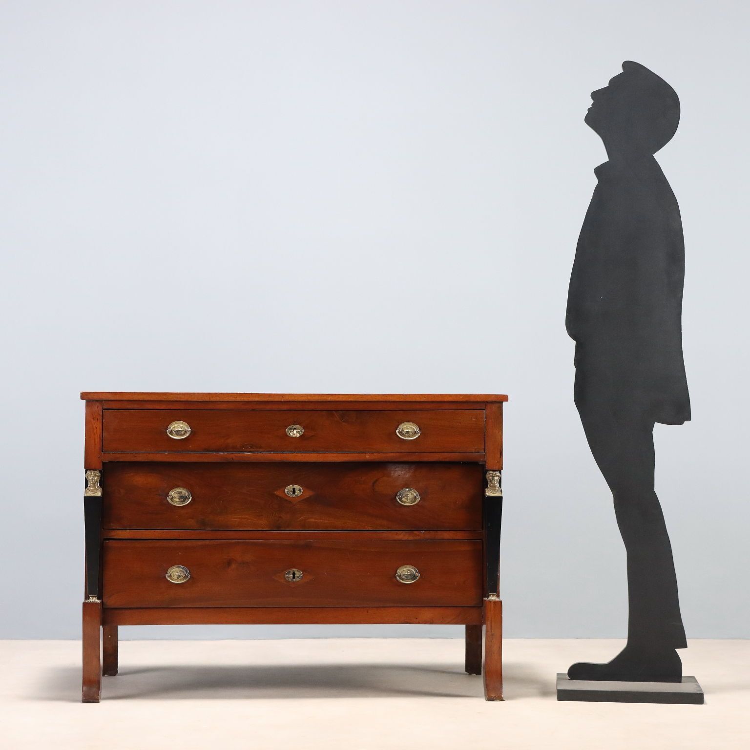 Commode d'époque en noyer 3 tiroirs, Italie, XIXe siècle photo for sale